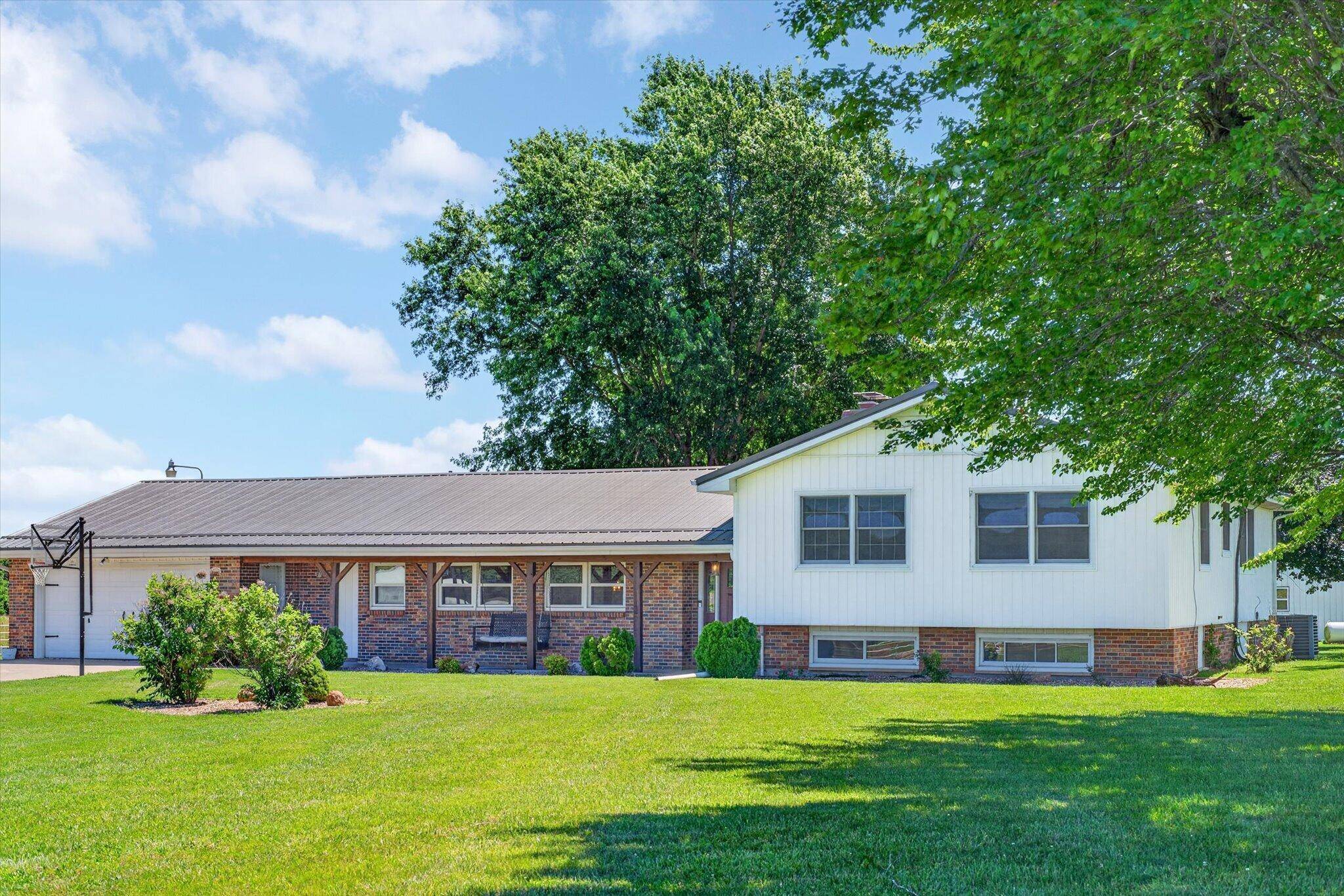 4346 S 97th RD, Bolivar, MO 65613