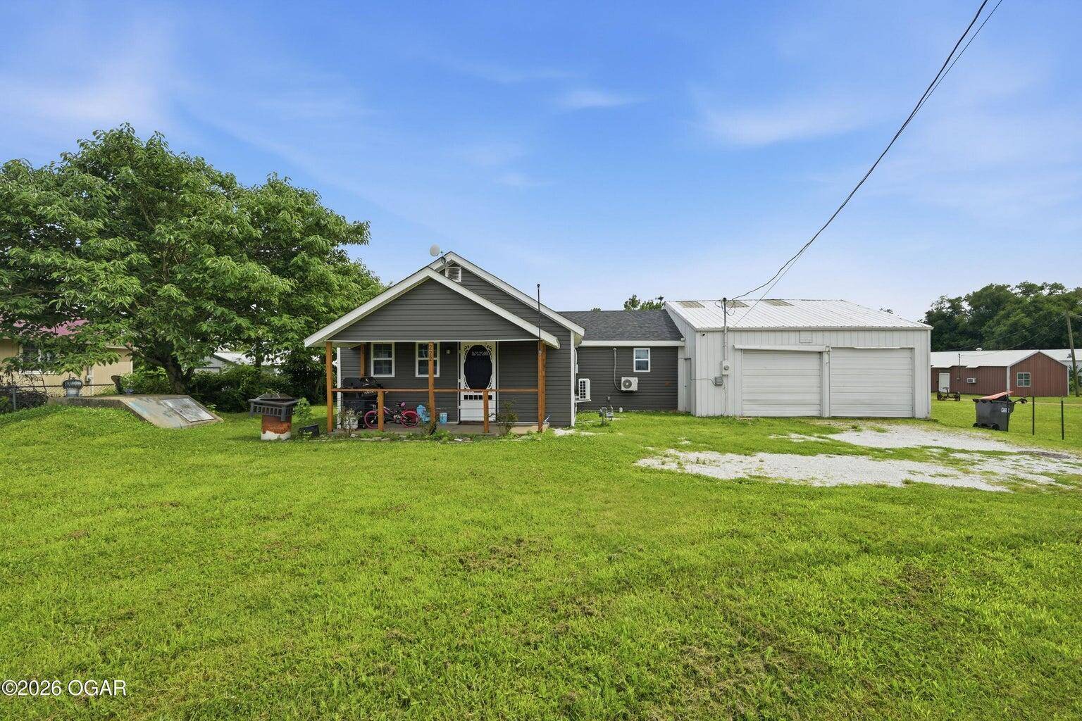 222 W Splitlog ST, Goodman, MO 64843