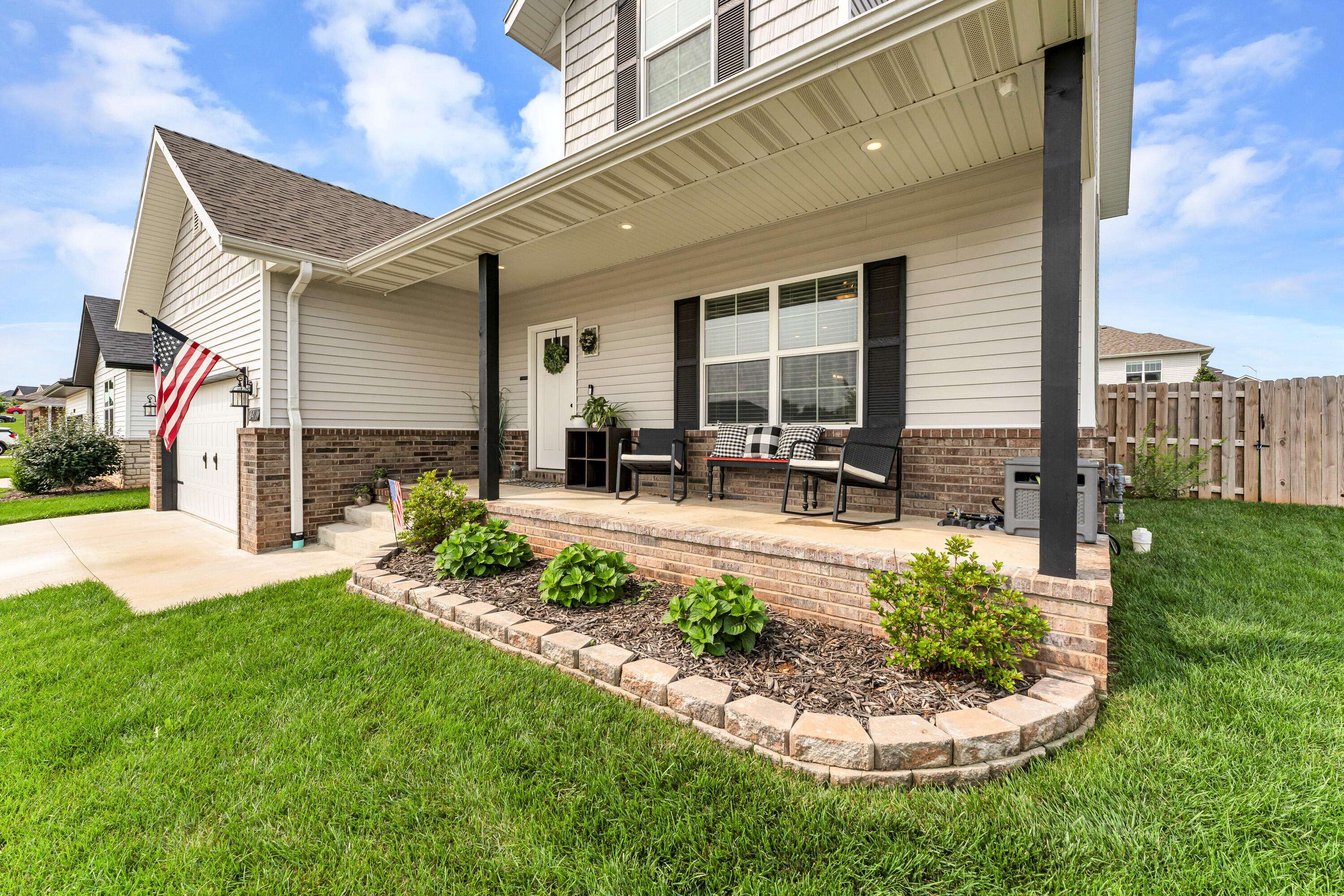 841 E Acacia LN, Nixa, MO 65714