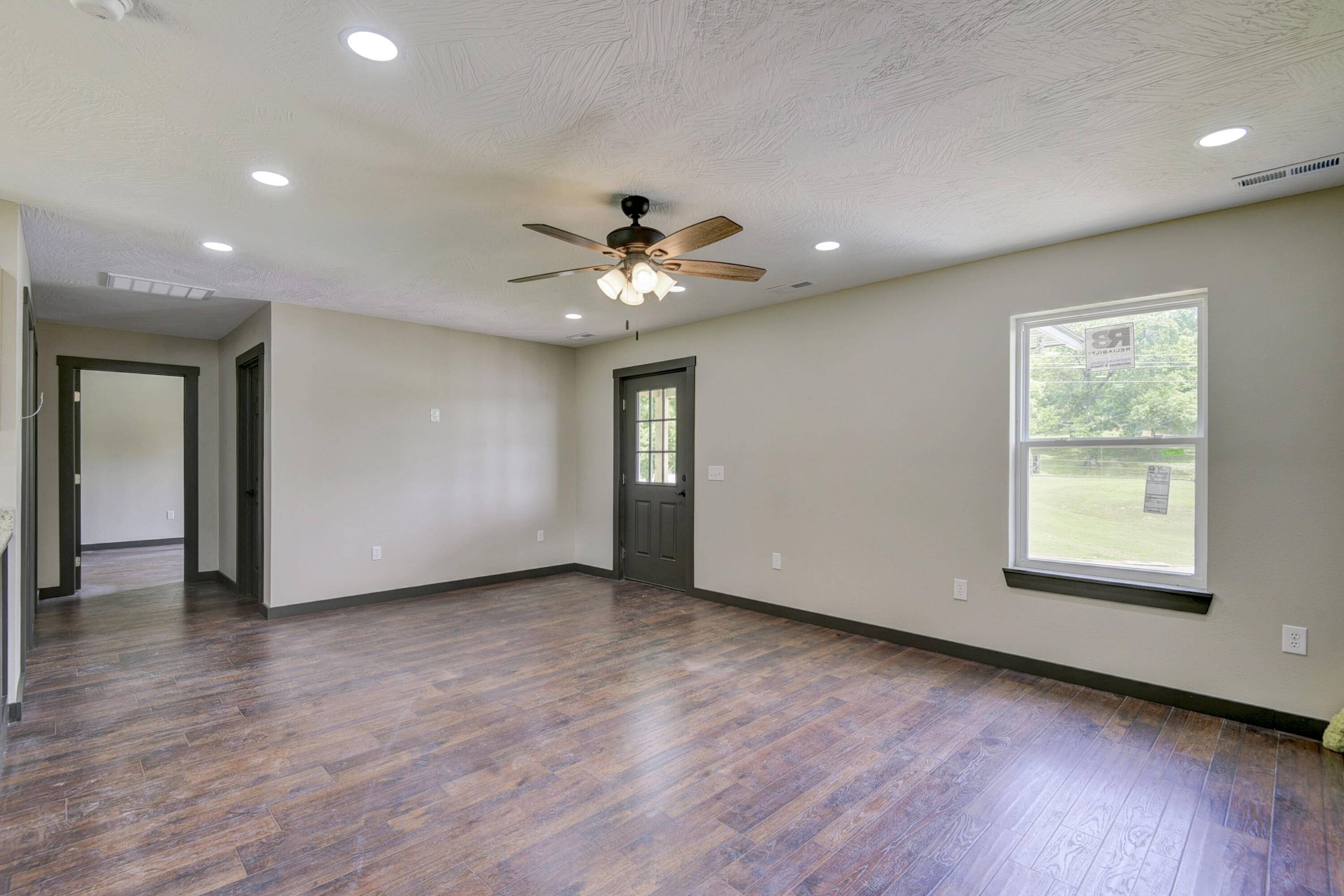 606 Old Exeter RD, Cassville, MO 65625