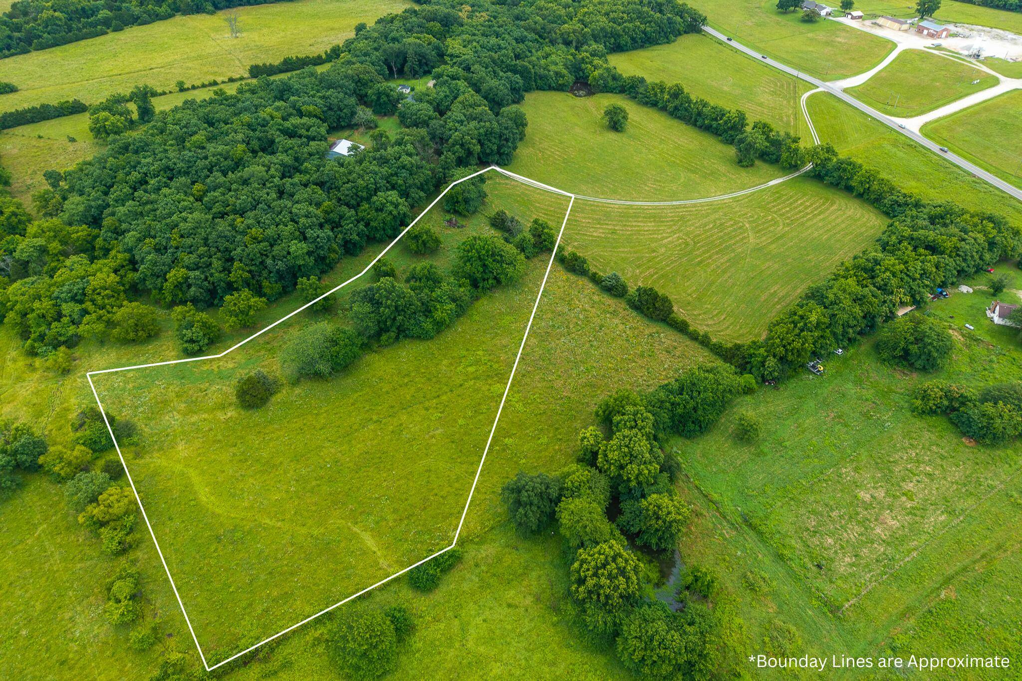 10 State Highway 32, Stockton, MO 65785