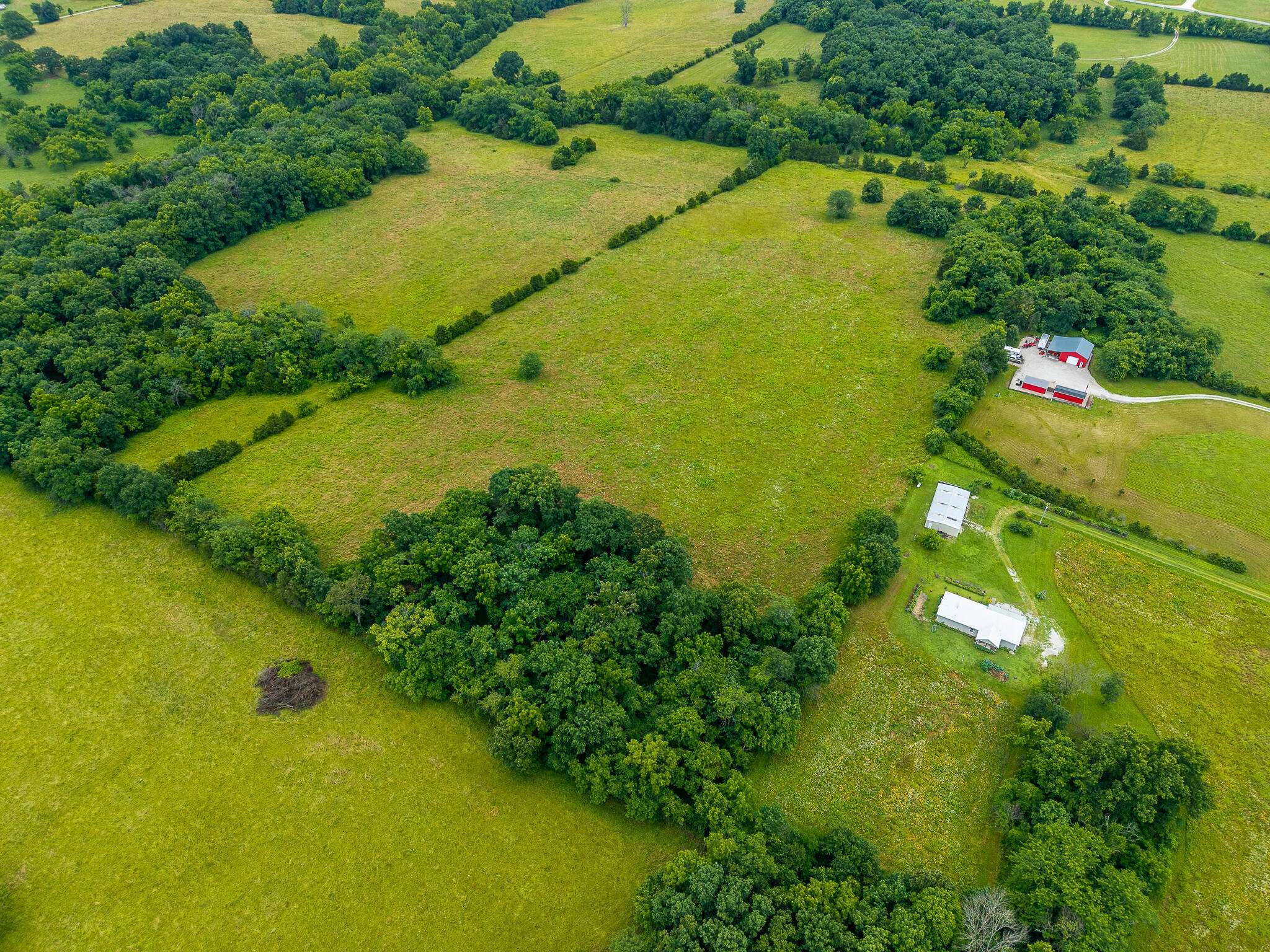 12 State Highway 32, Stockton, MO 65785