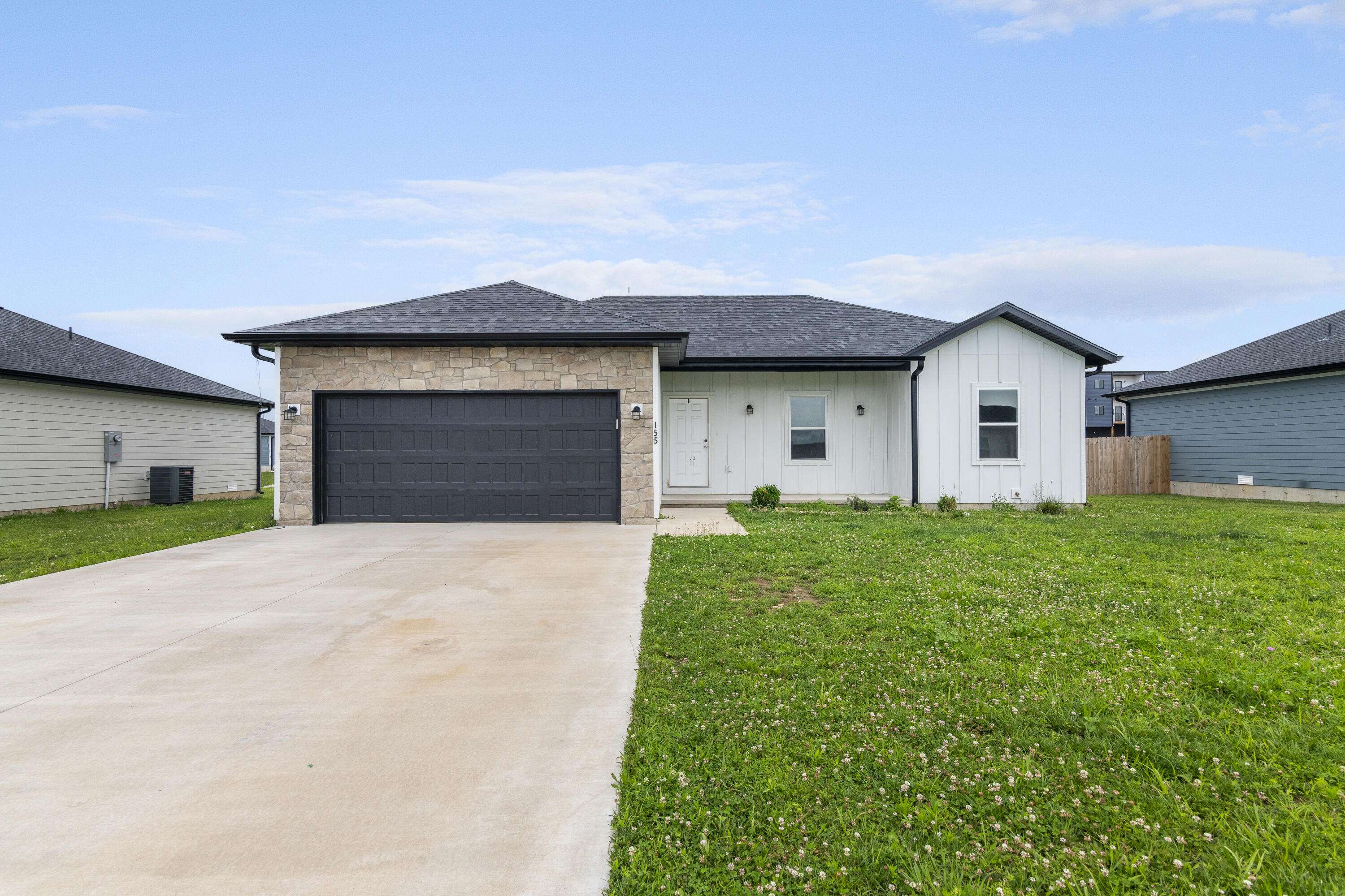 155 W Bluegrass ST, Rogersville, MO 65742