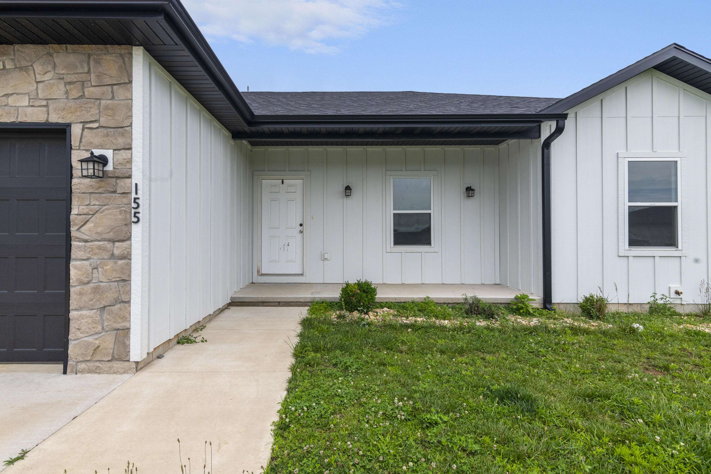 155 W Bluegrass ST, Rogersville, MO 65742