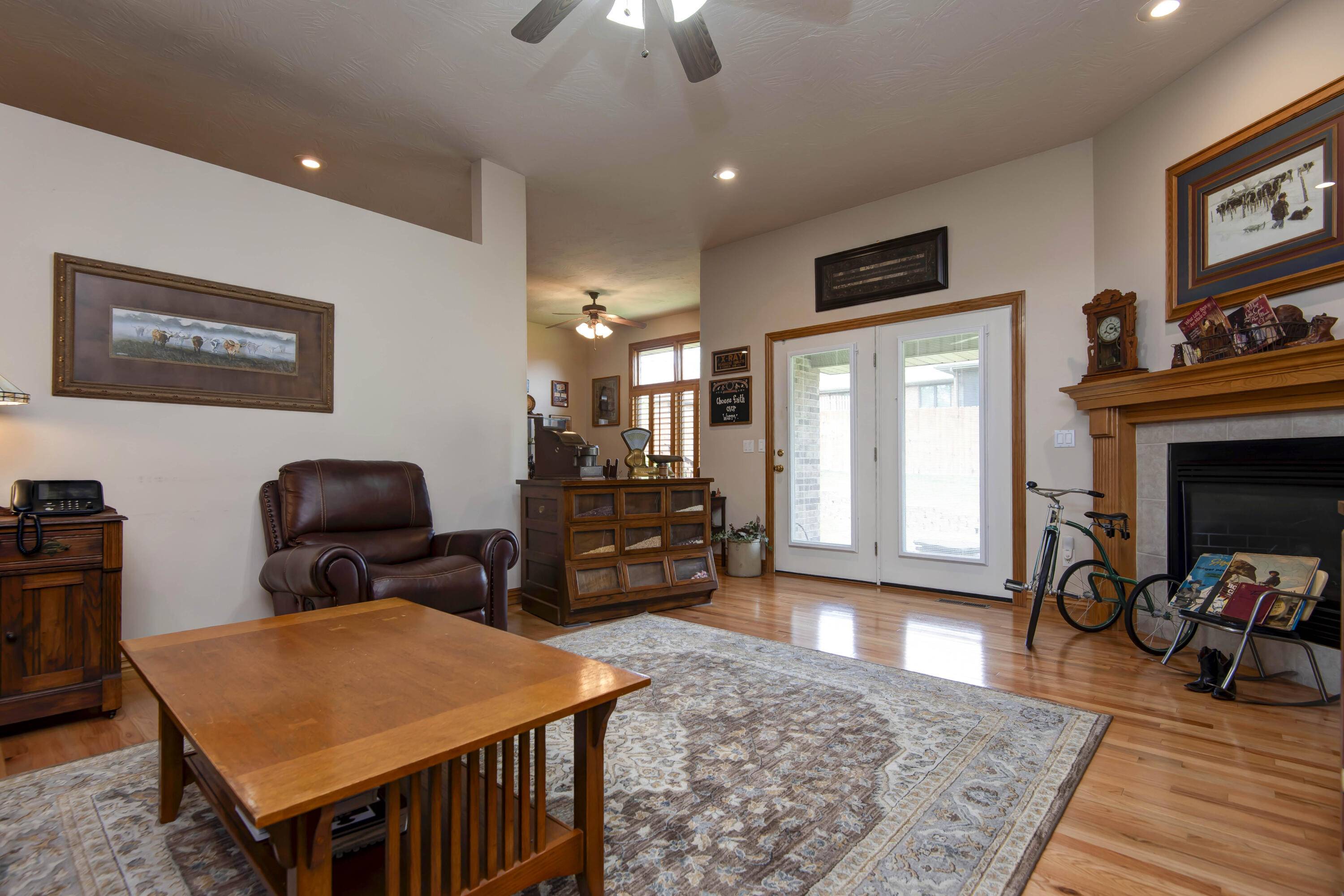 329 E Lafayette ST, Springfield, MO 65810