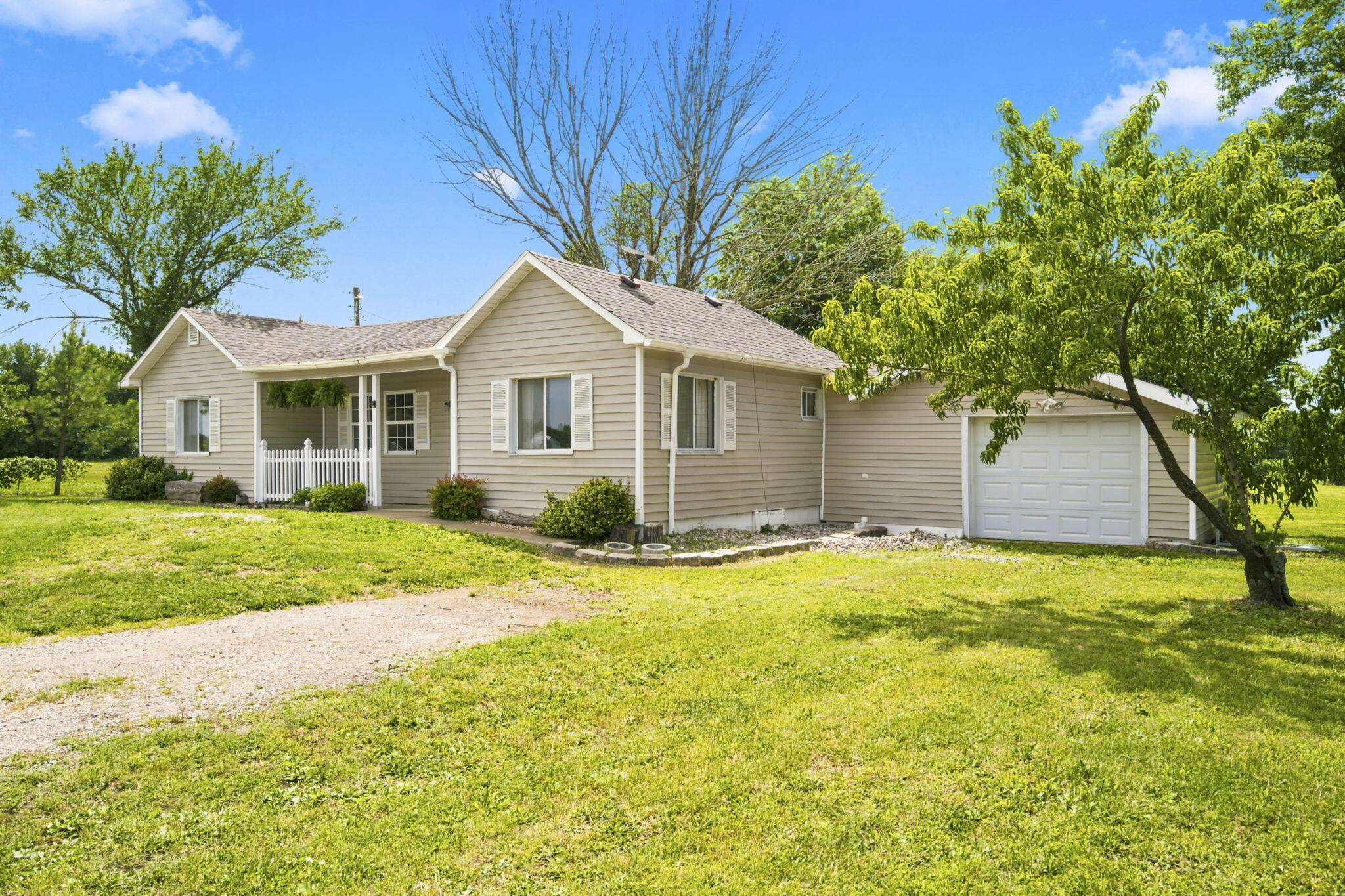 11223 Lawrence 1170, Mt Vernon, MO 65712