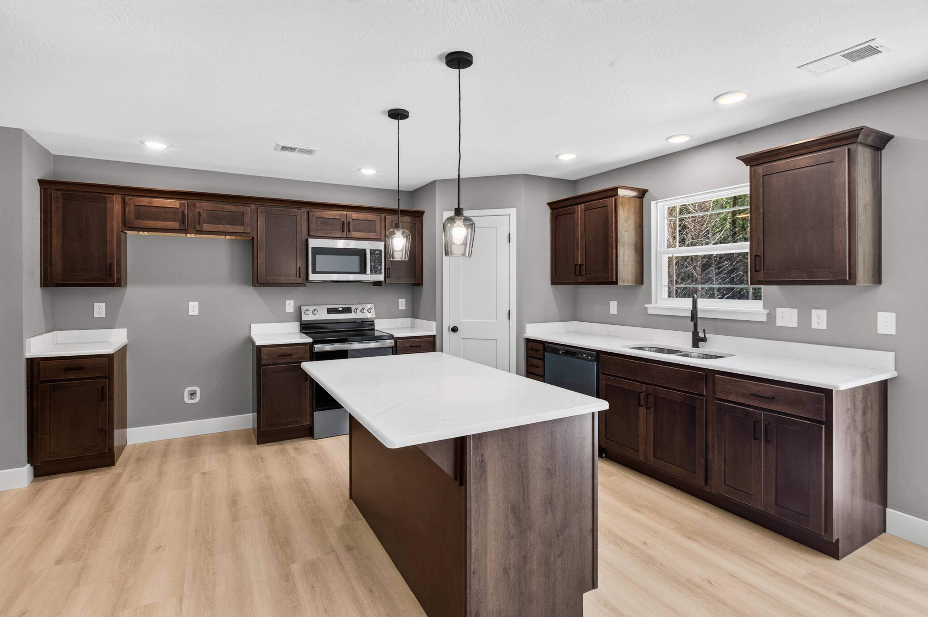 215 Mccann RD, Powersite, MO 65731