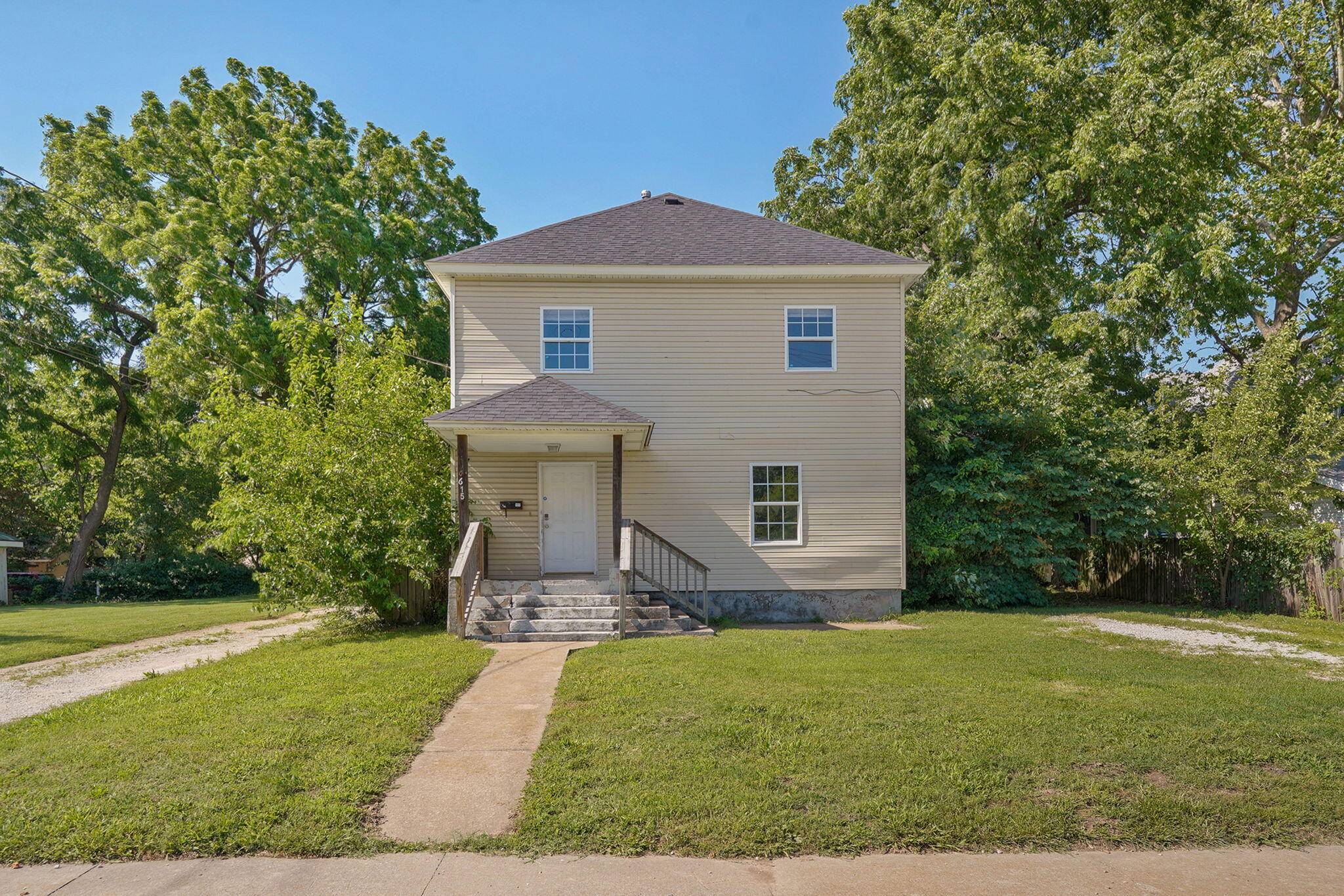 615 W Atlantic ST, Springfield, MO 65803