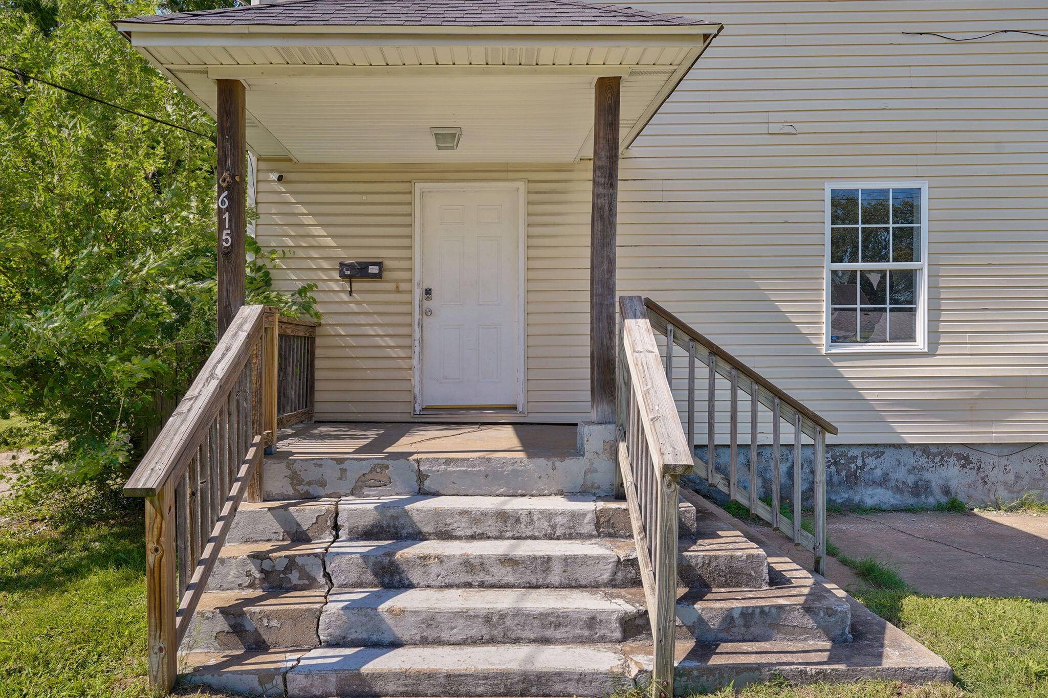 615 W Atlantic ST, Springfield, MO 65803