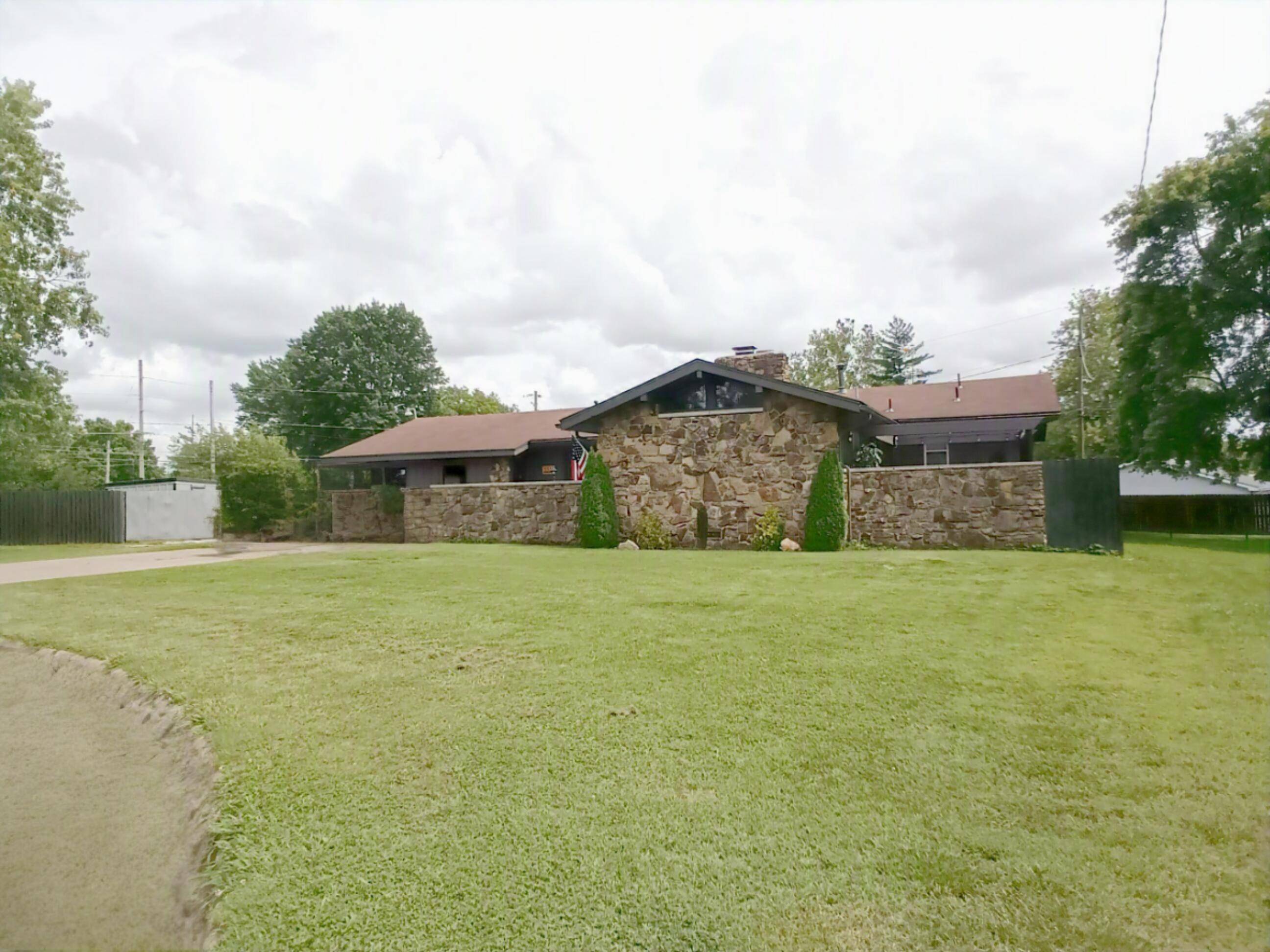 3336 E Alpine DR, Springfield, MO 65804