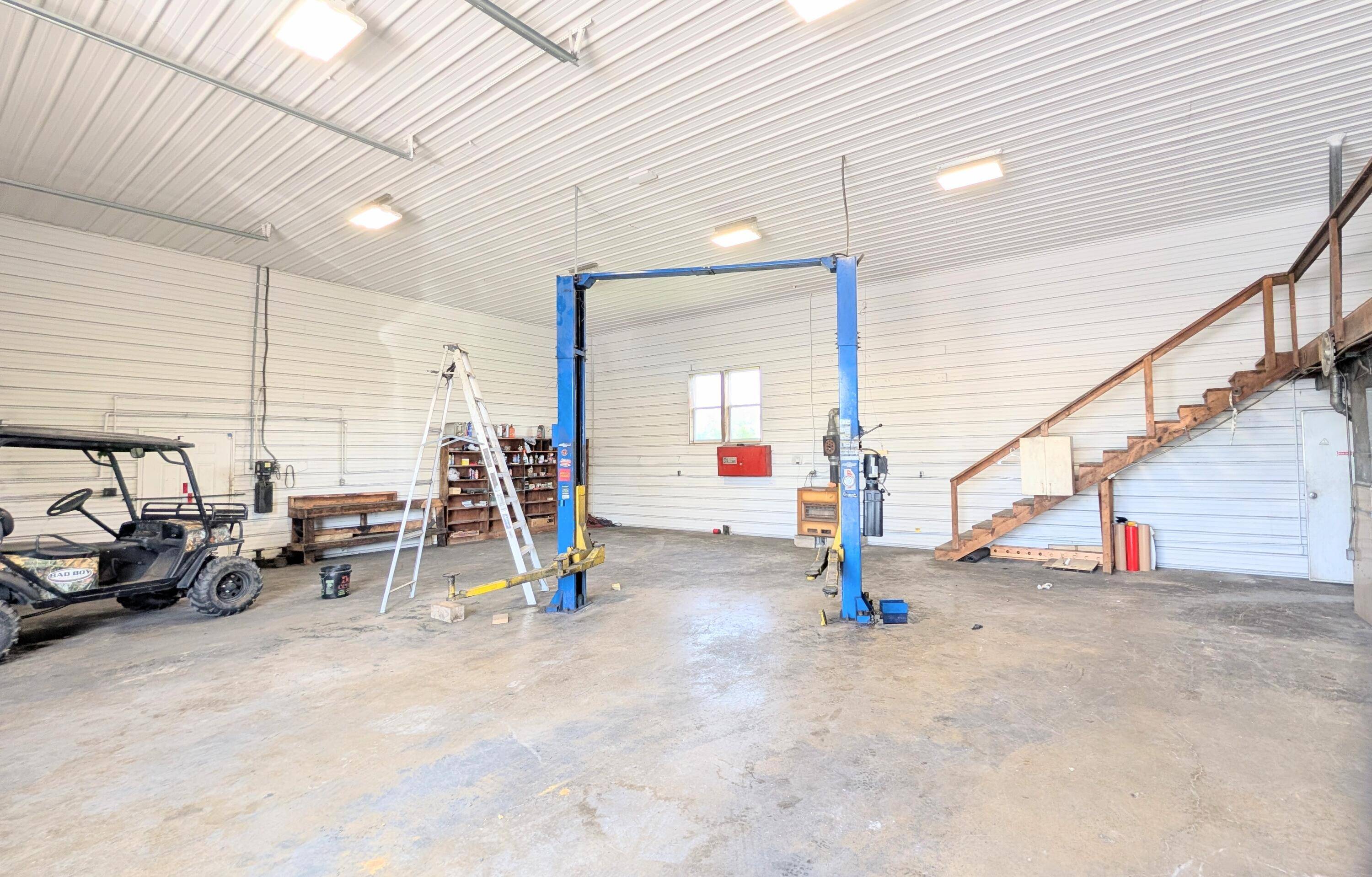 3055 S 32 HWY, El Dorado Springs, MO 64744