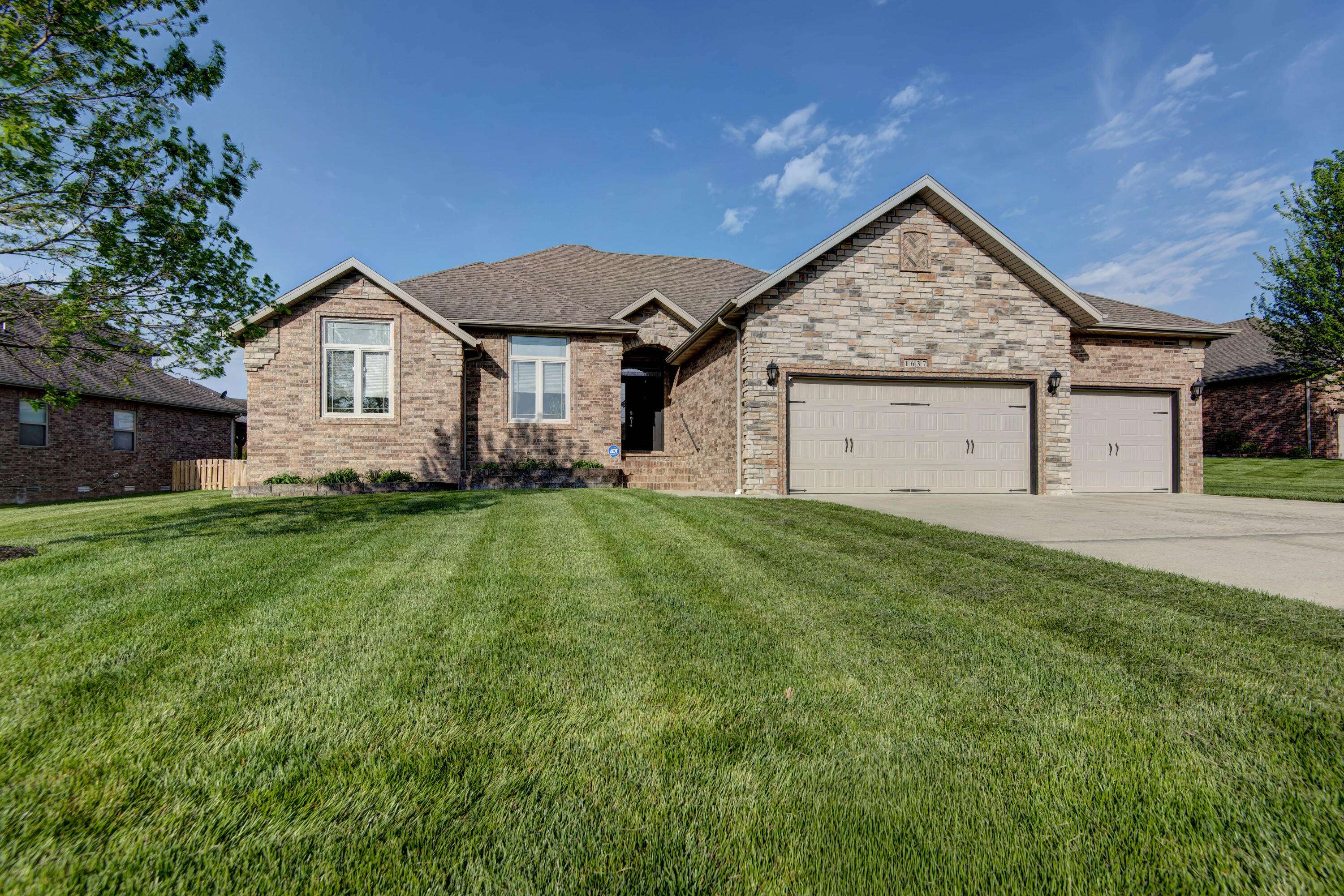 1637 N Waterstone AVE, Springfield, MO 65802