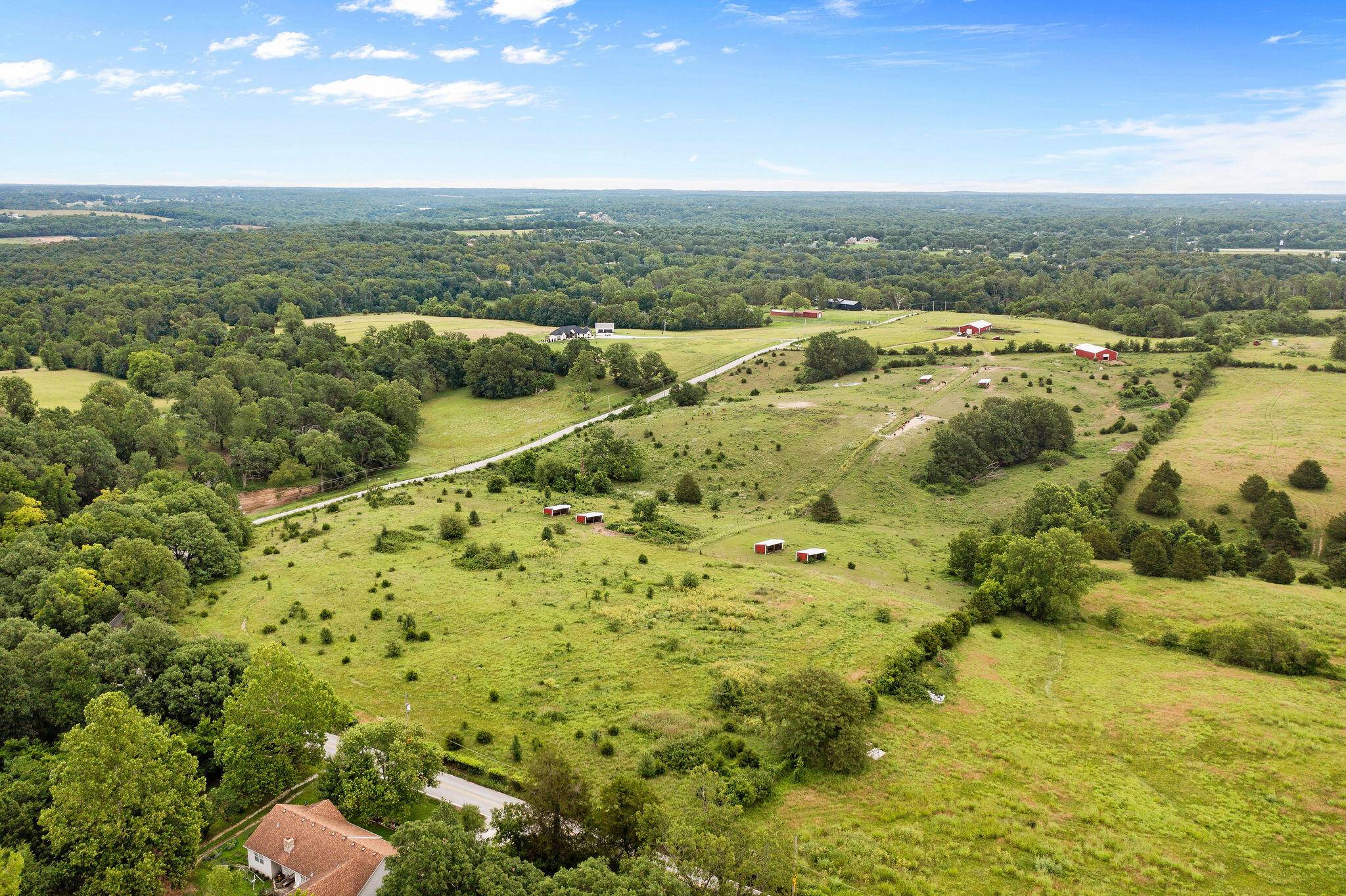 3812 N Farm Rd 131, Springfield, MO 65803