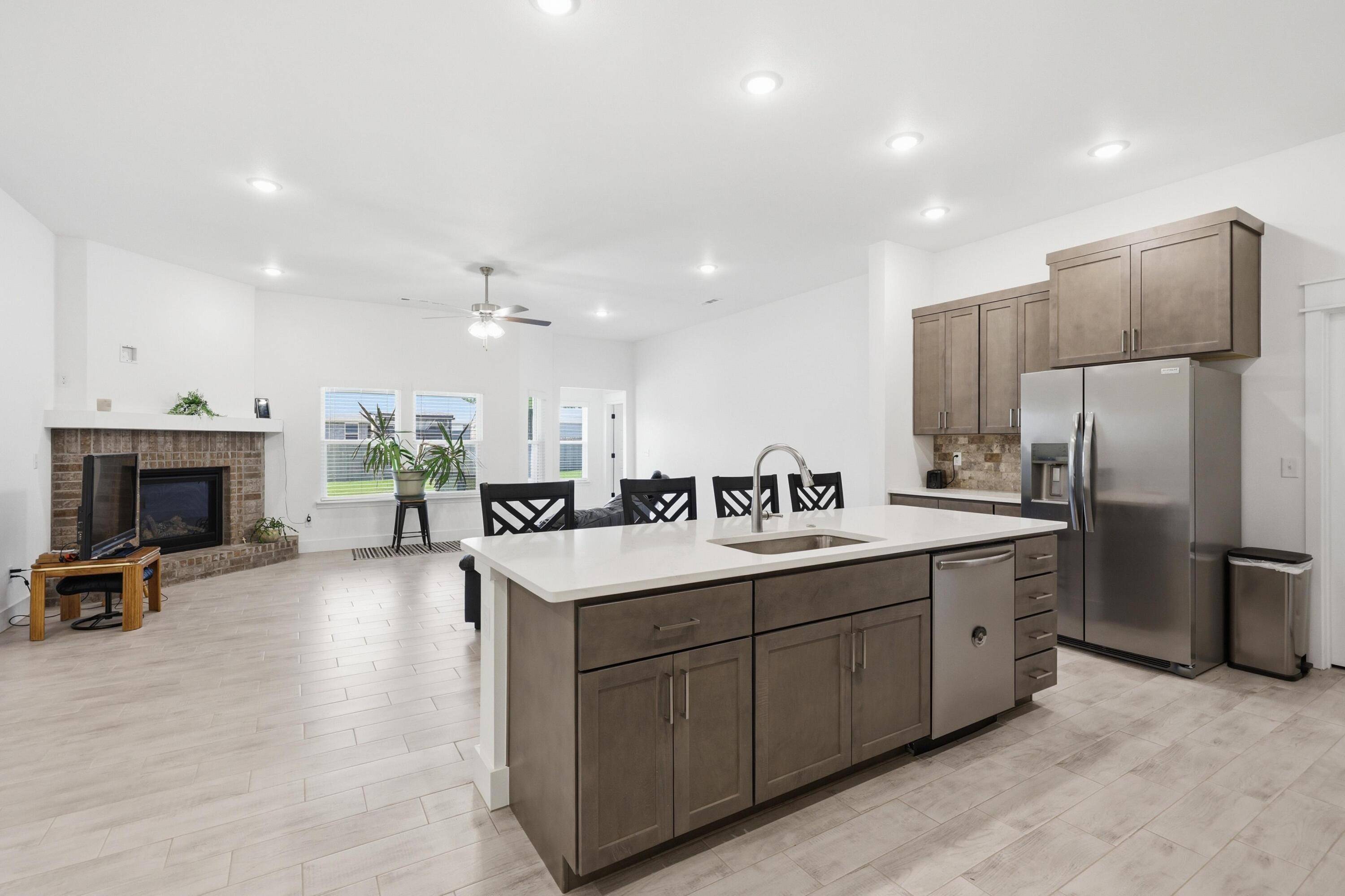 902 Silver Oaks DR, Carl Junction, MO 64834