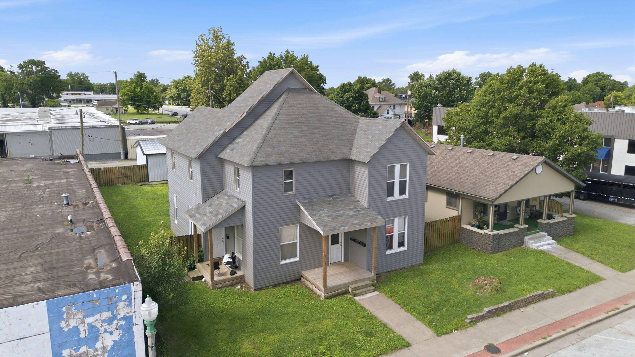 36 W Olive ST, Aurora, MO 65605