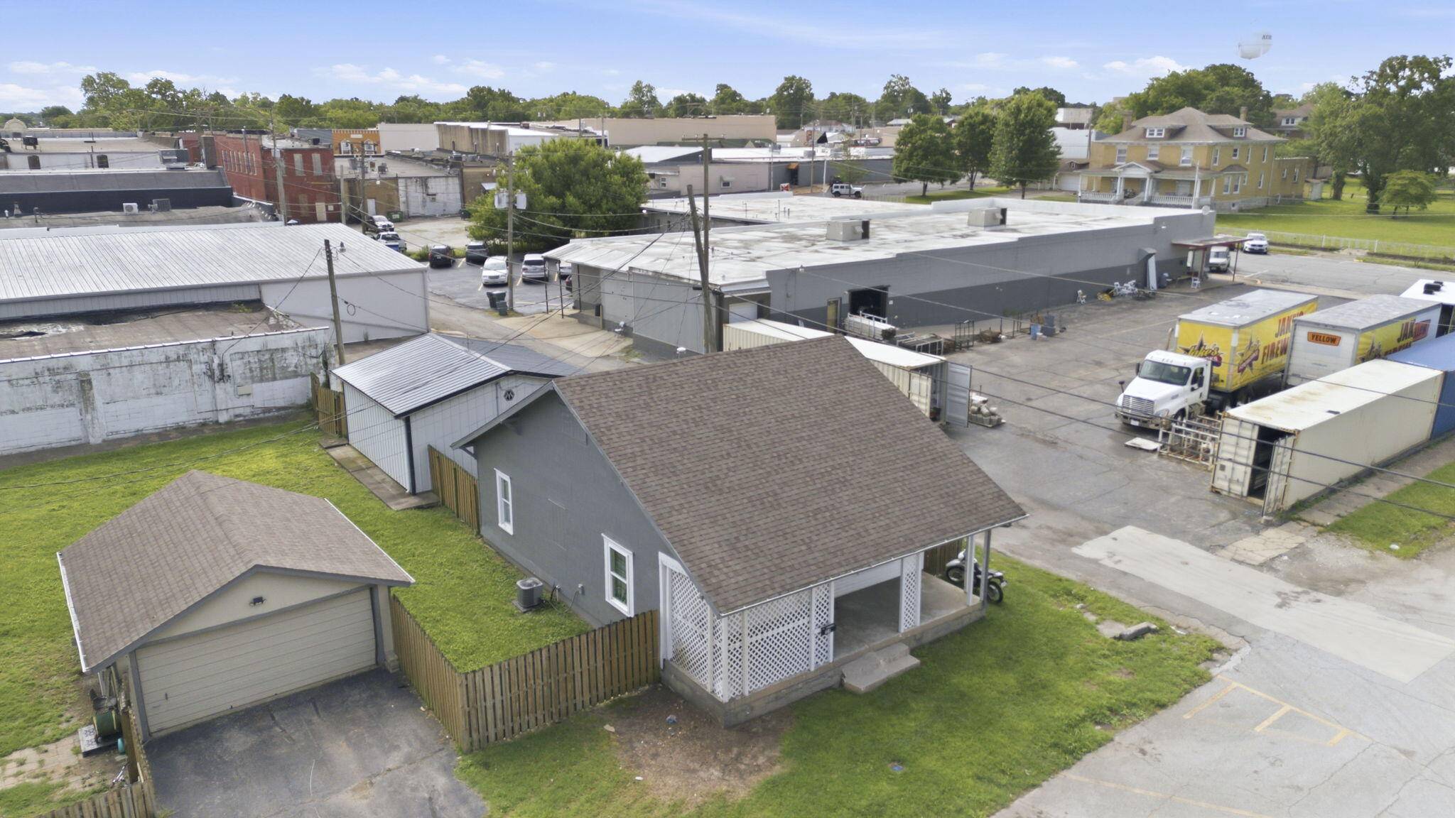 36 W Olive ST, Aurora, MO 65605