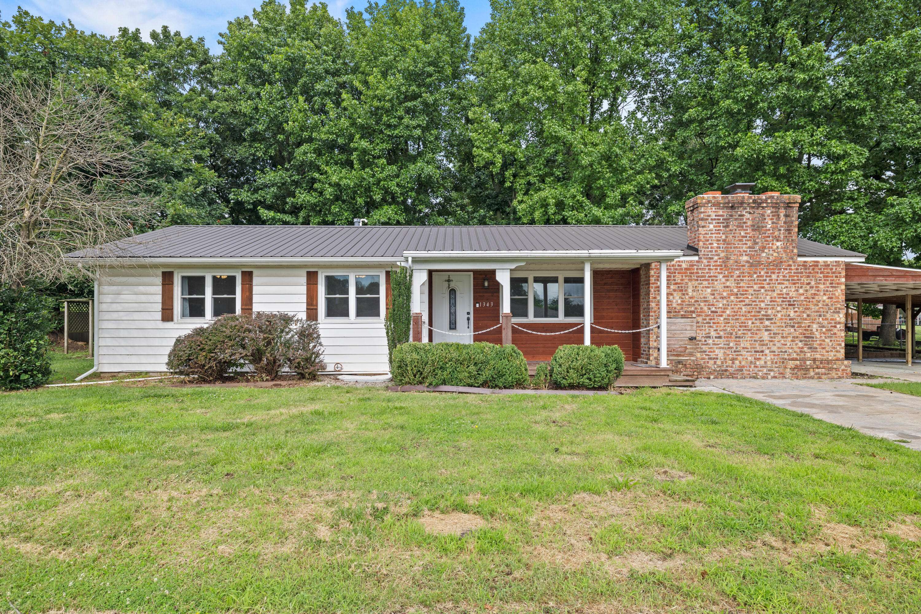 1343 Woodlawn AVE, Mt Vernon, MO 65712