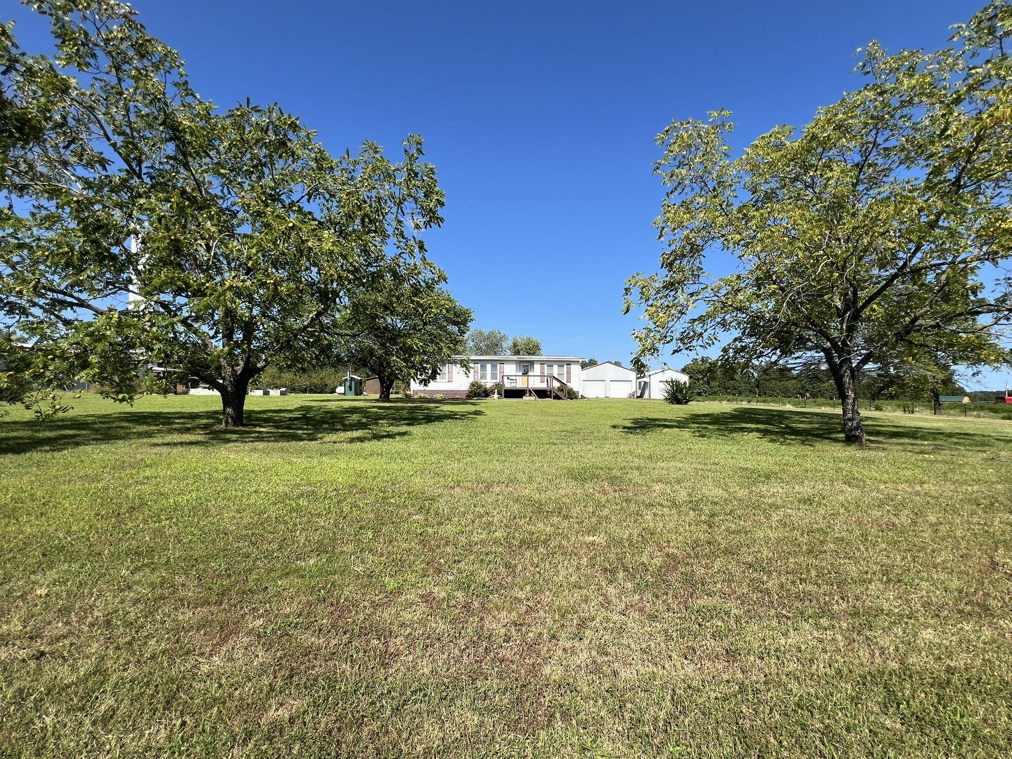 2717 Chestnut DR, Cabool, MO 65689