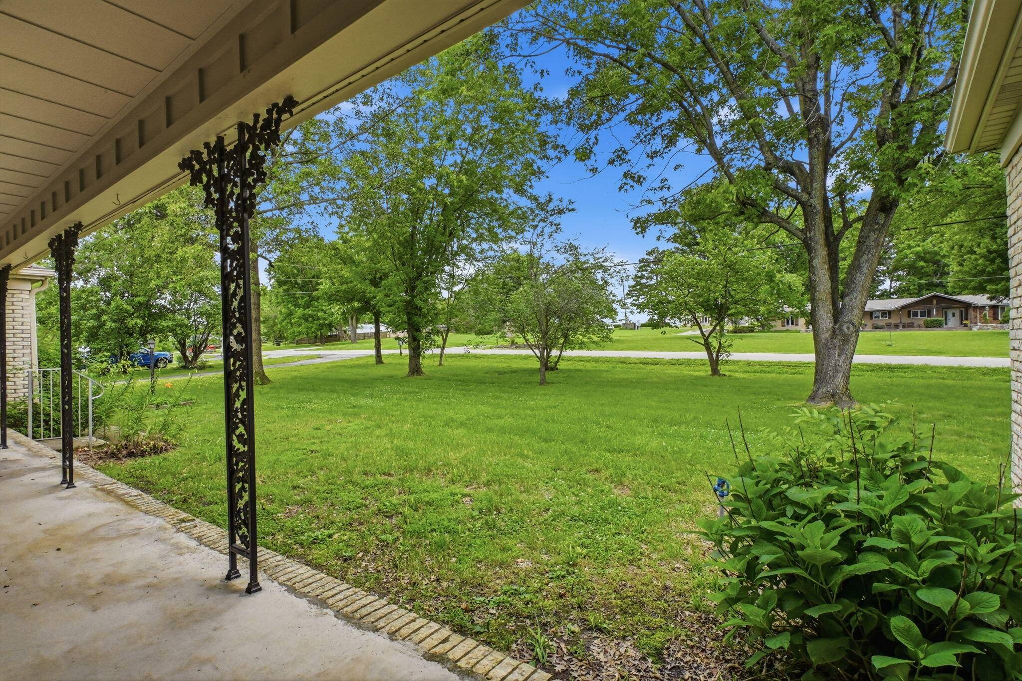 1562 N Maple ST, Buffalo, MO 65622