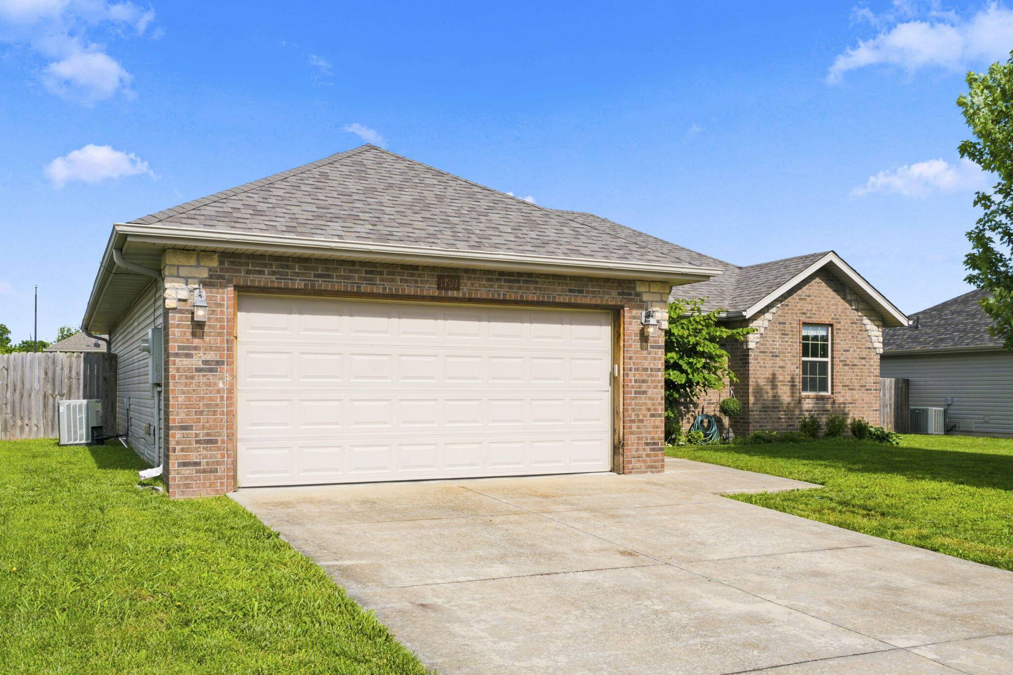 1101 S Venice AVE, Republic, MO 65738