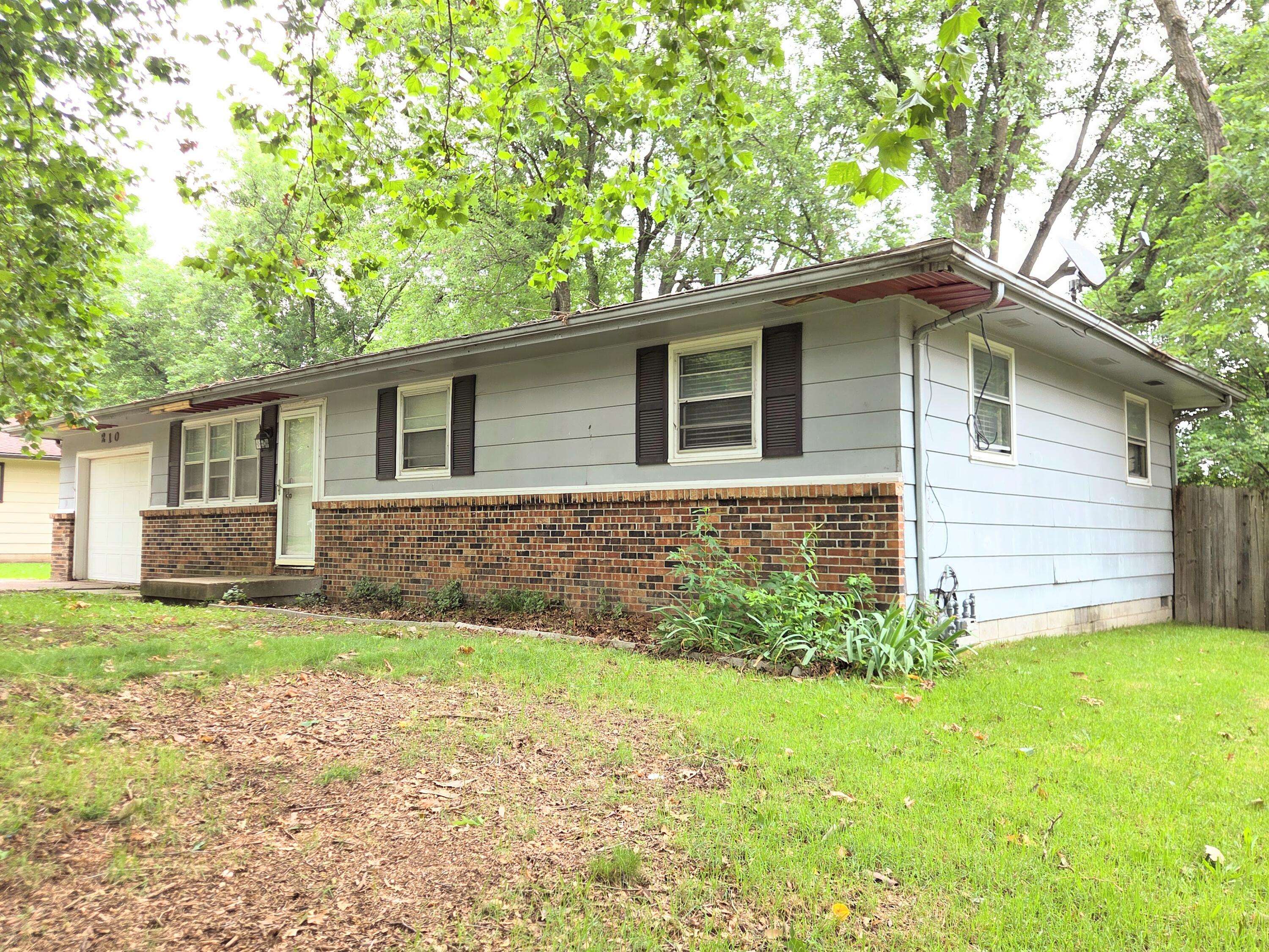210 S Drenda AVE, Republic, MO 65738