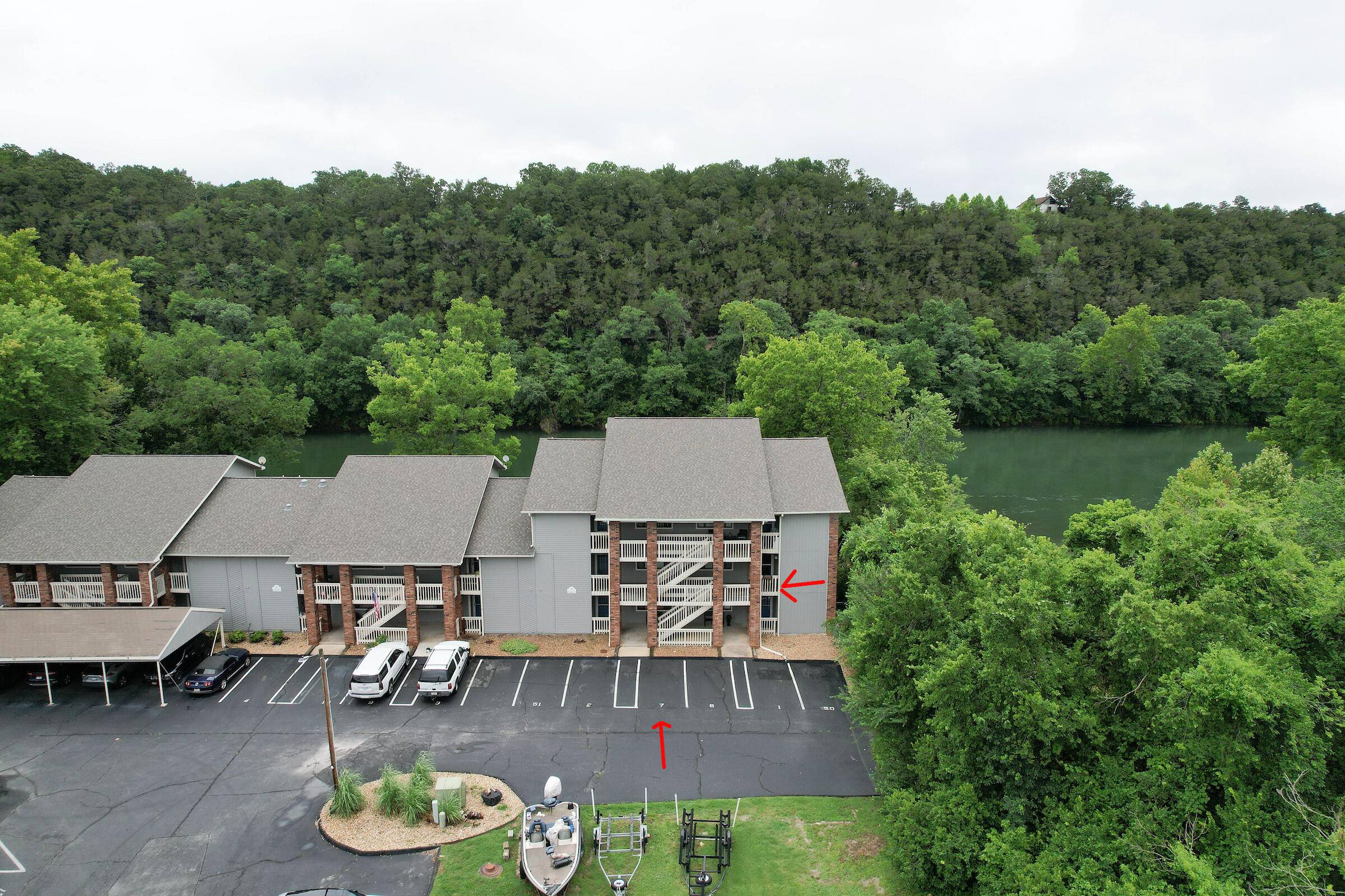 146 River Point RD #7, Hollister, MO 65672