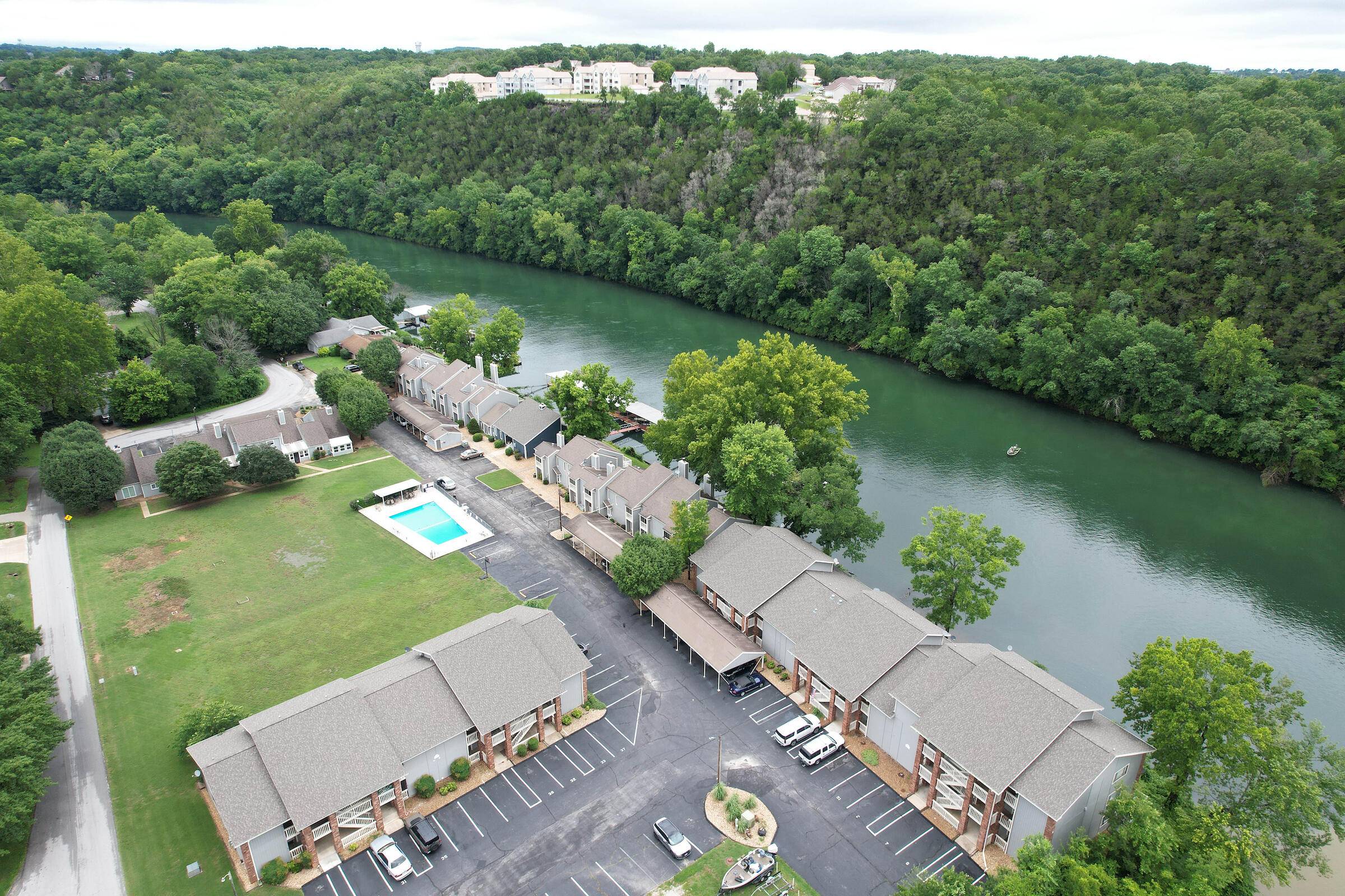 146 River Point RD #7, Hollister, MO 65672