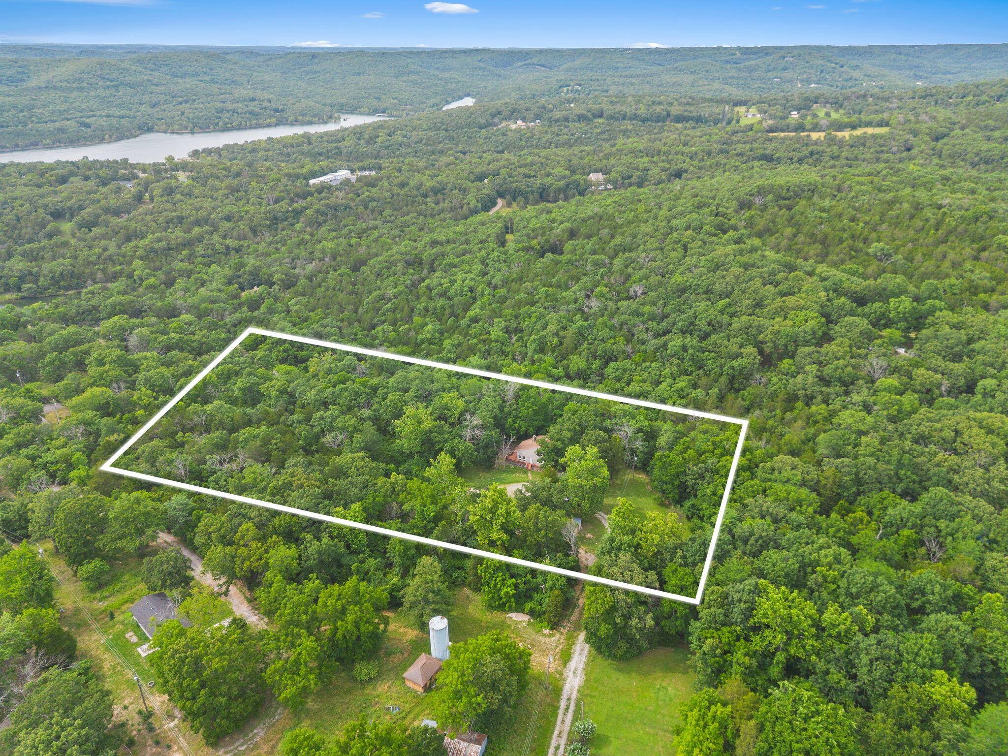 128 Moonvalley DR, Reeds Spring, MO 65737