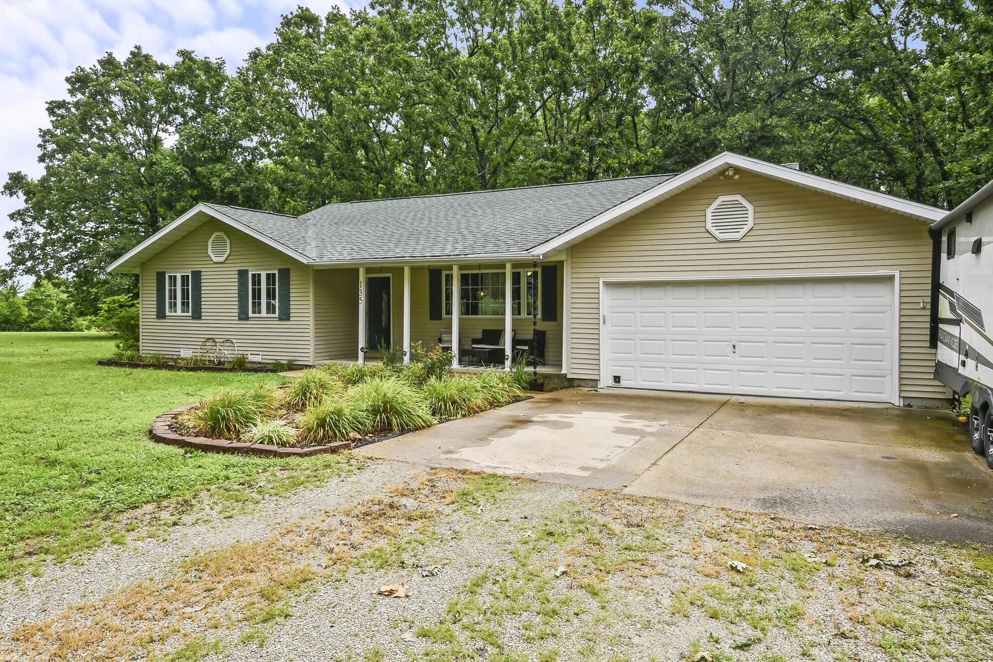 135 Katie LN, Strafford, MO 65757