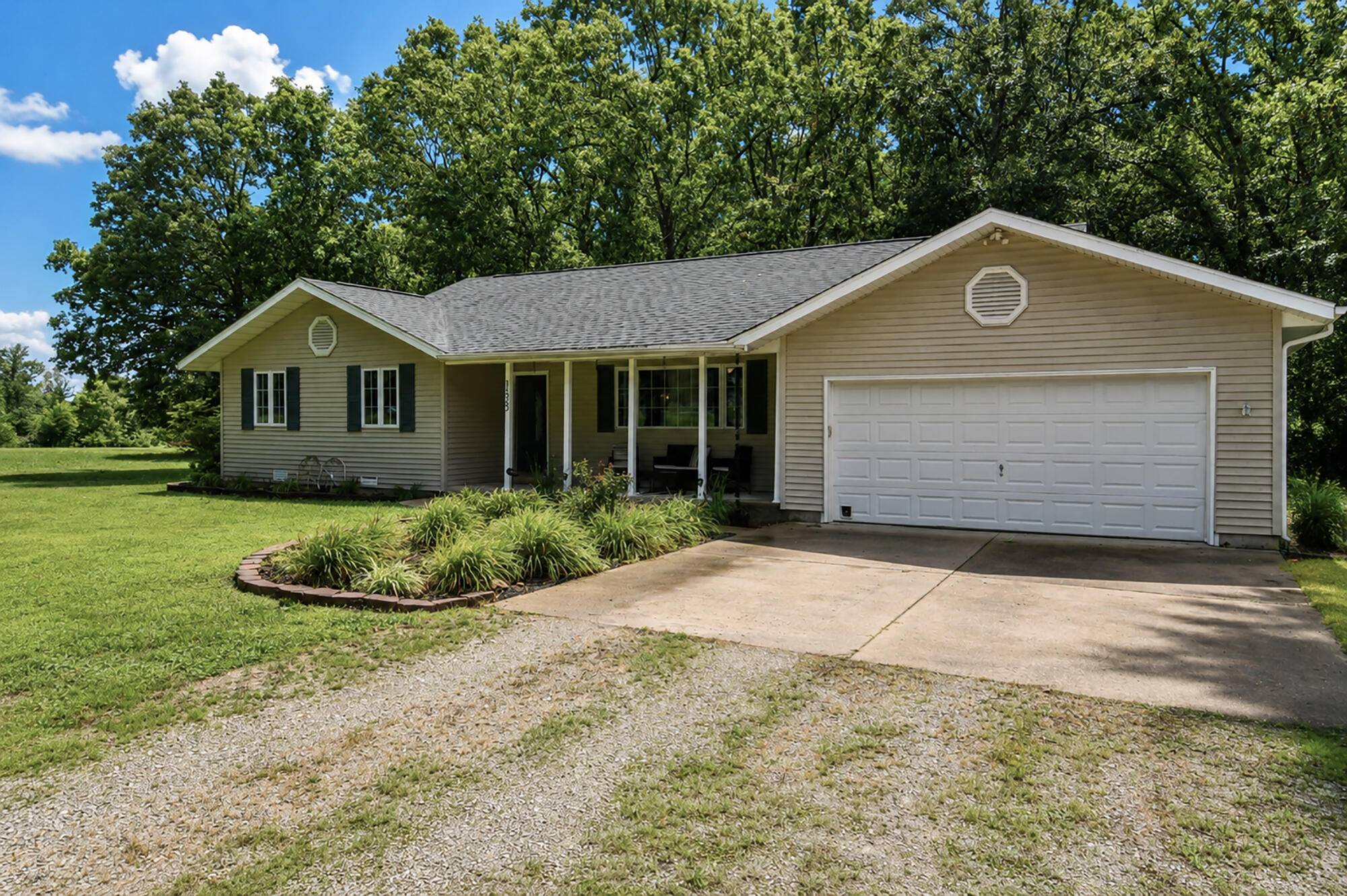 135 Katie LN, Strafford, MO 65757