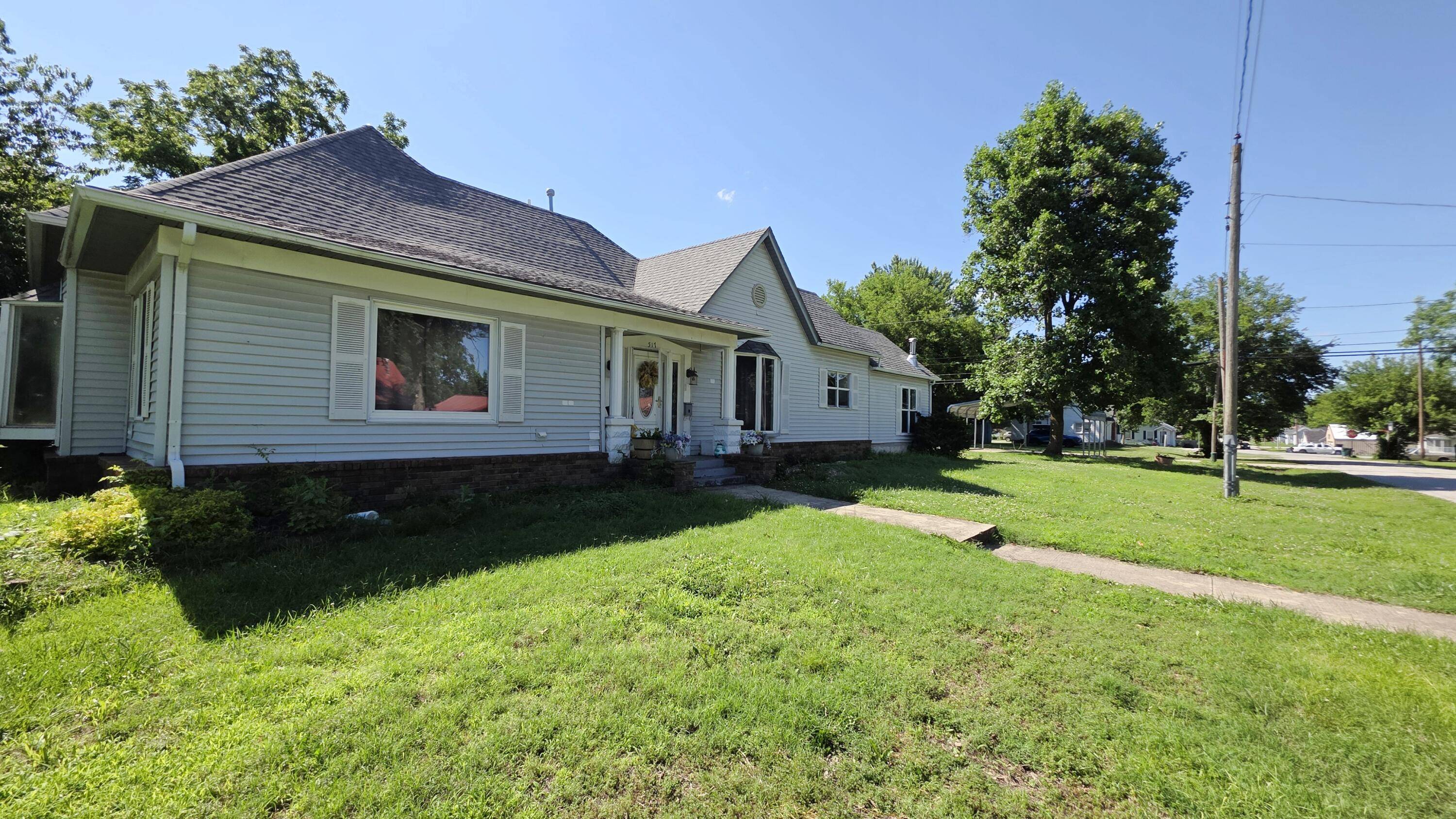 517 S Adams AVE, Aurora, MO 65605