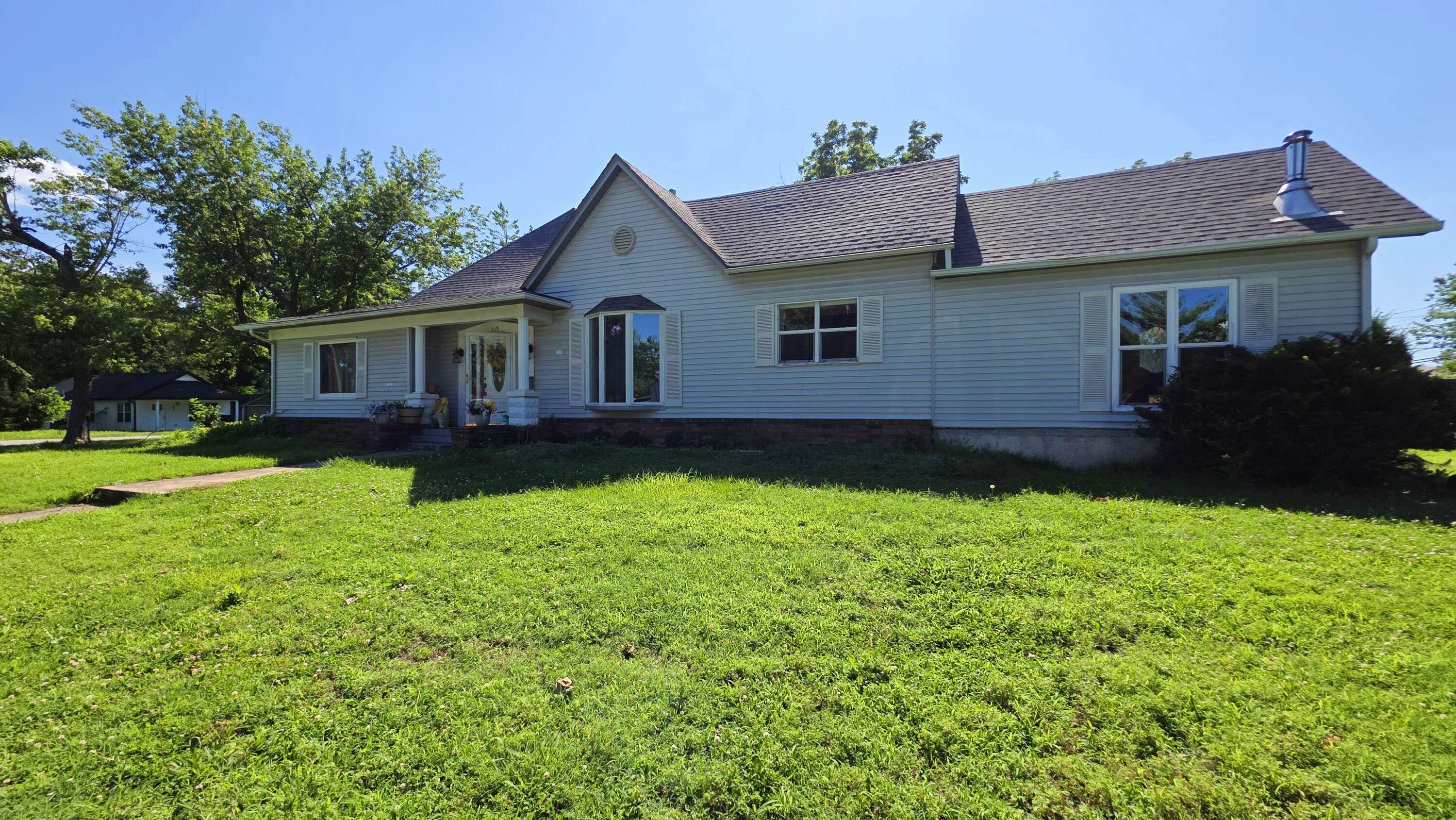 517 S Adams AVE, Aurora, MO 65605