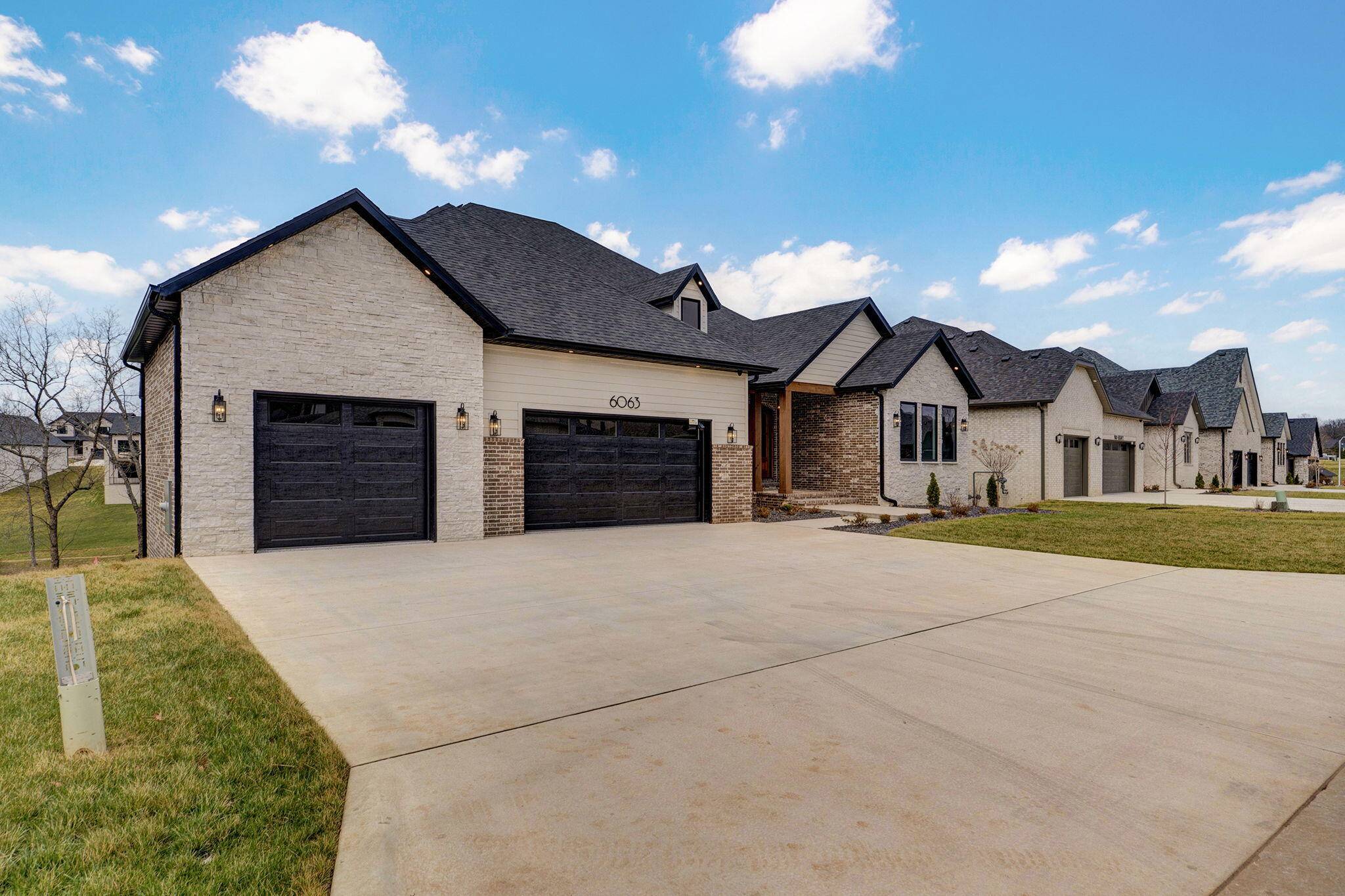 6063 S Dollison AVE, Springfield, MO 65810