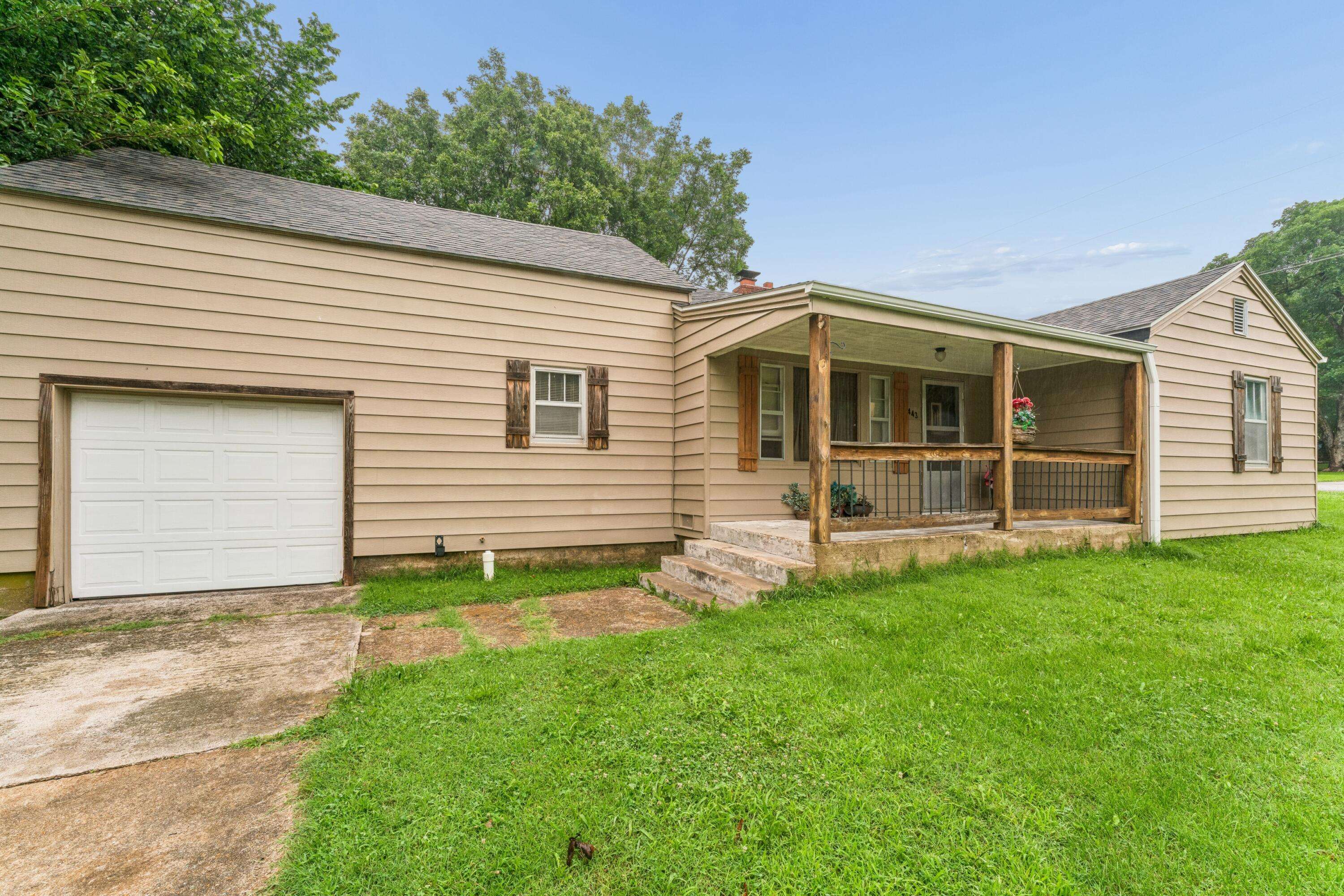 443 E Burford ST, Marshfield, MO 65706