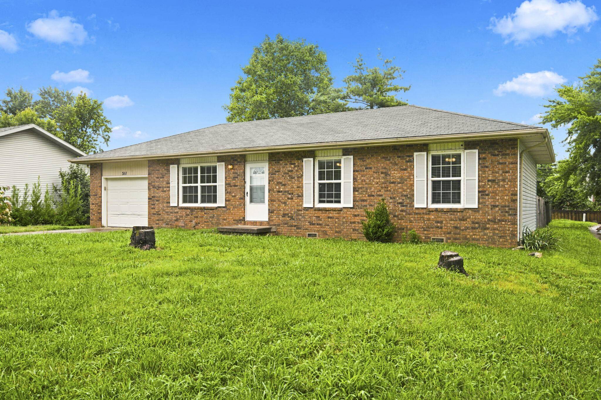 511 E Dyann DR, Nixa, MO 65714