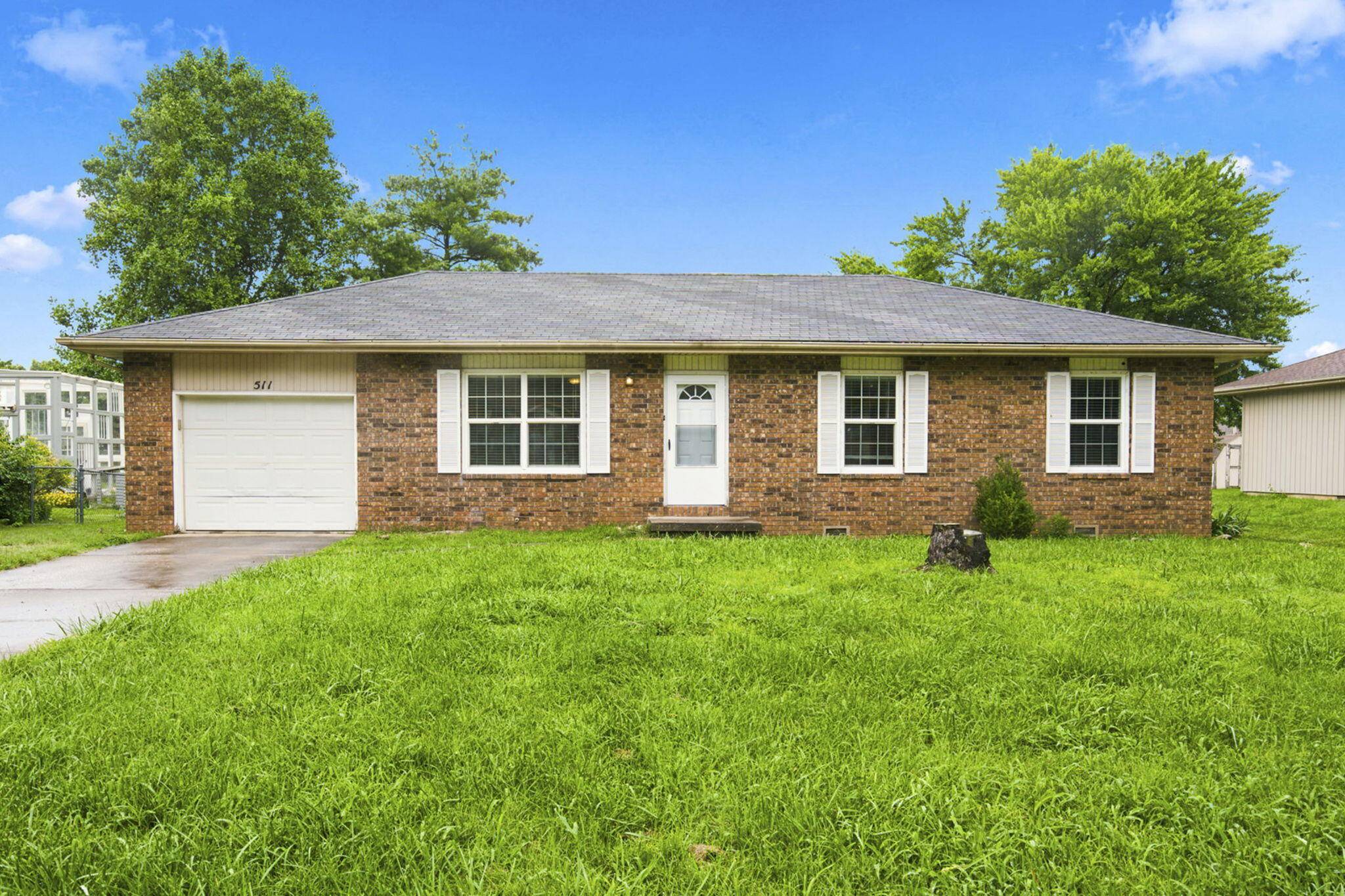 511 E Dyann DR, Nixa, MO 65714