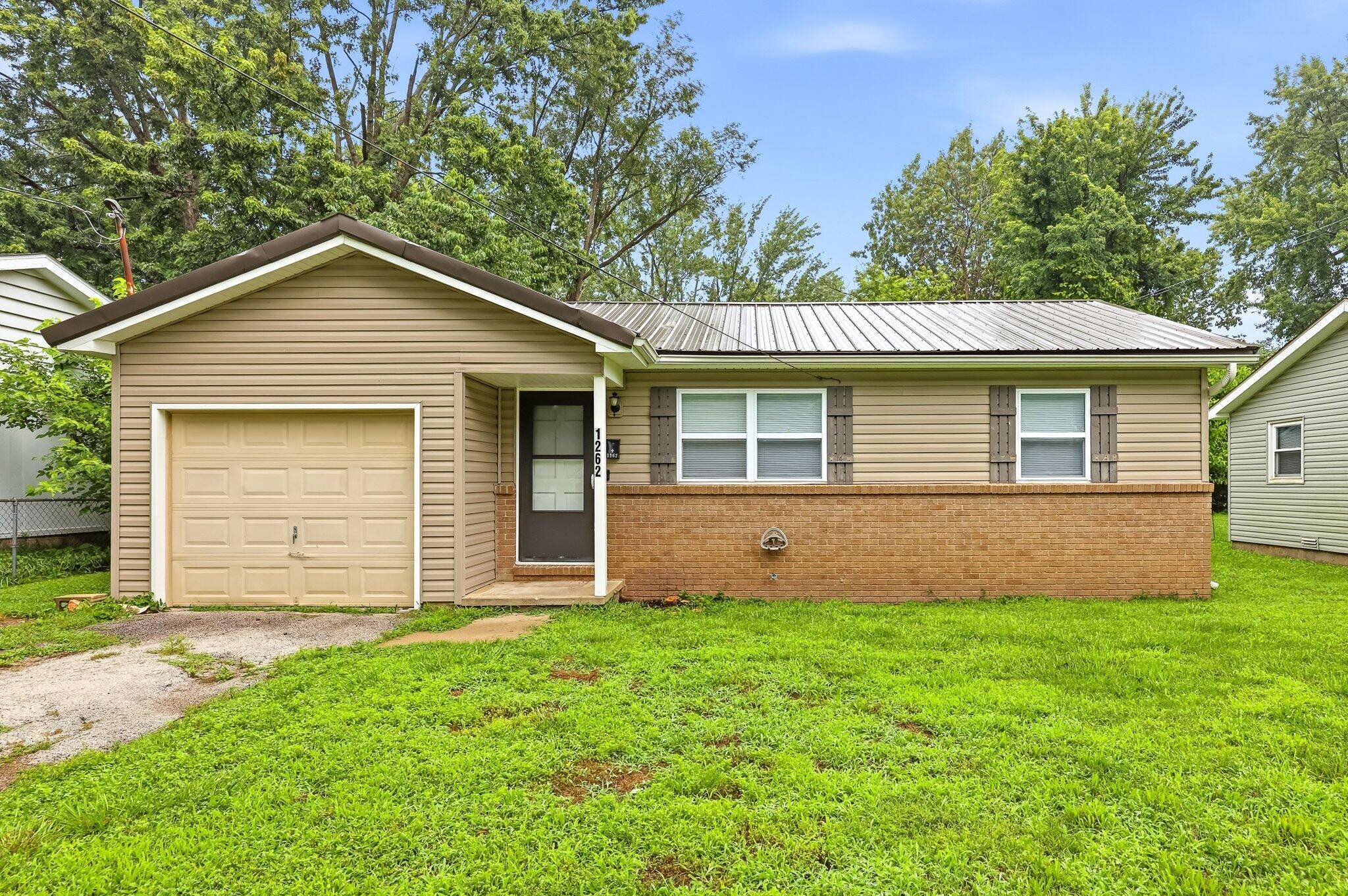 1262 S Estate AVE, Springfield, MO 65804