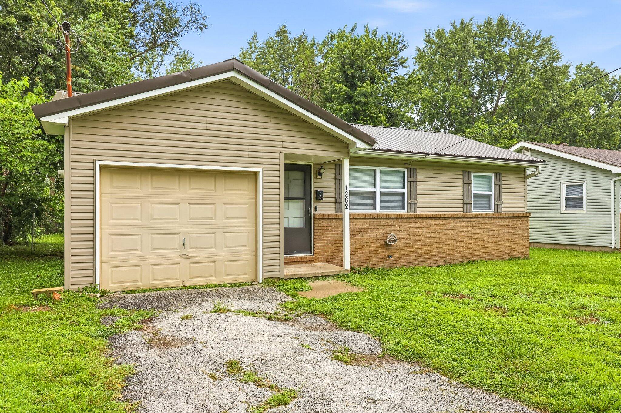 1262 S Estate AVE, Springfield, MO 65804