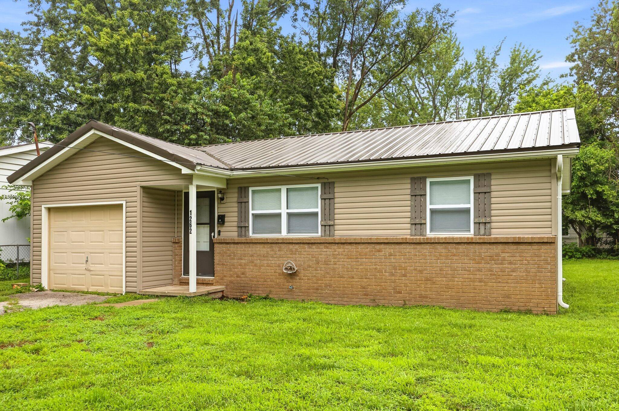 1262 S Estate AVE, Springfield, MO 65804