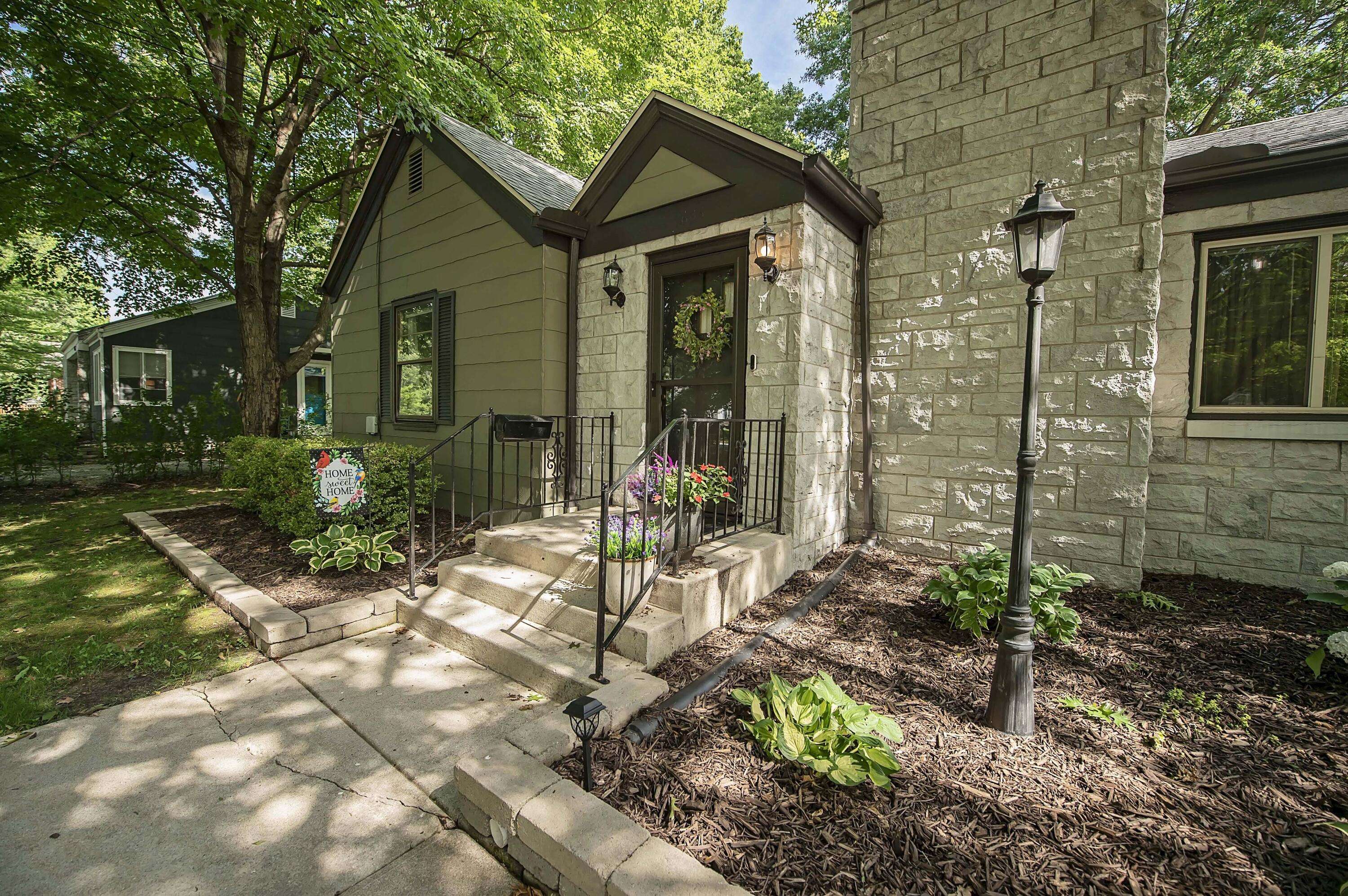 1635 E Elm ST, Springfield, MO 65802