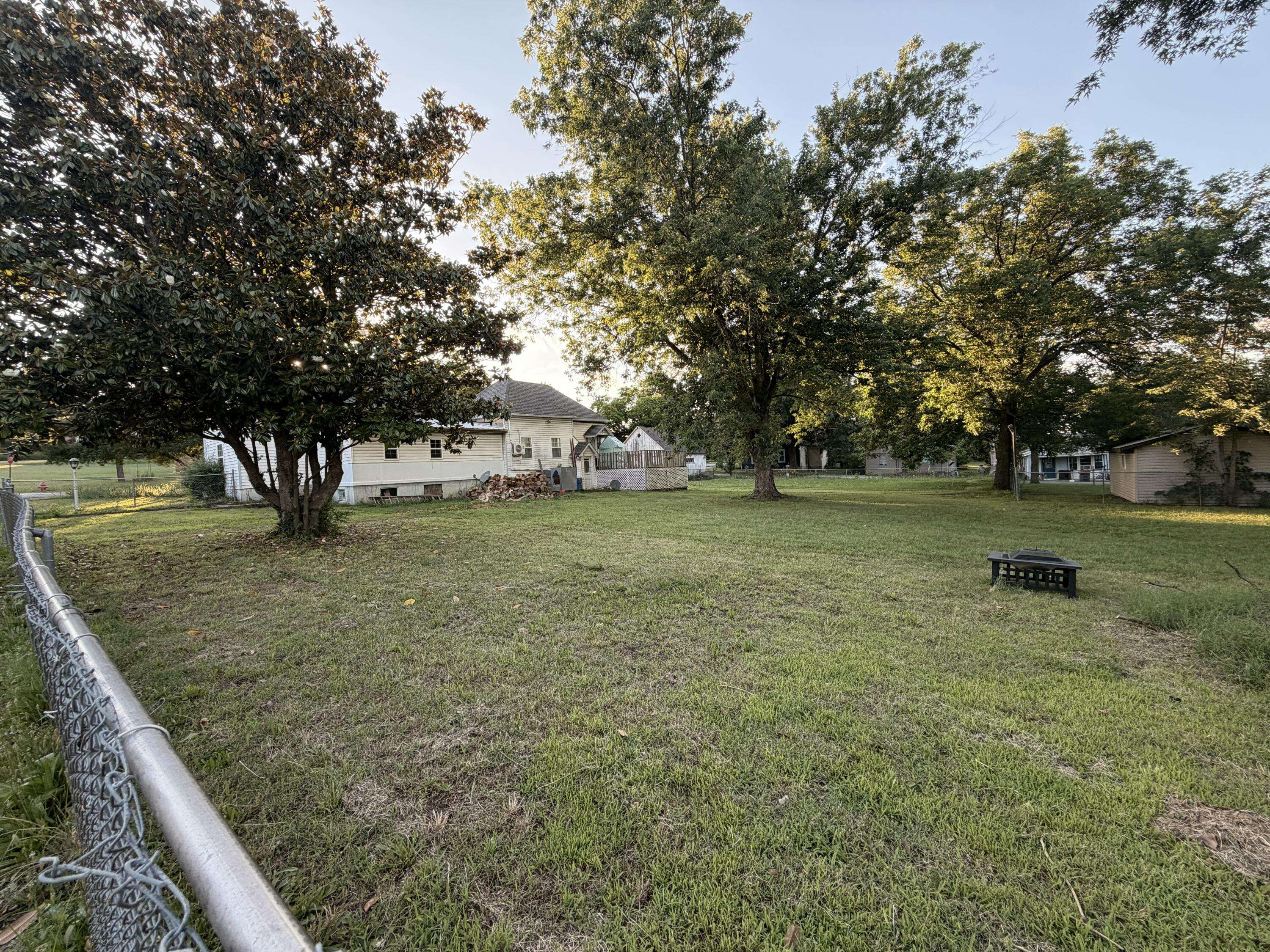 207 Broadway ST, Alton, MO 65606