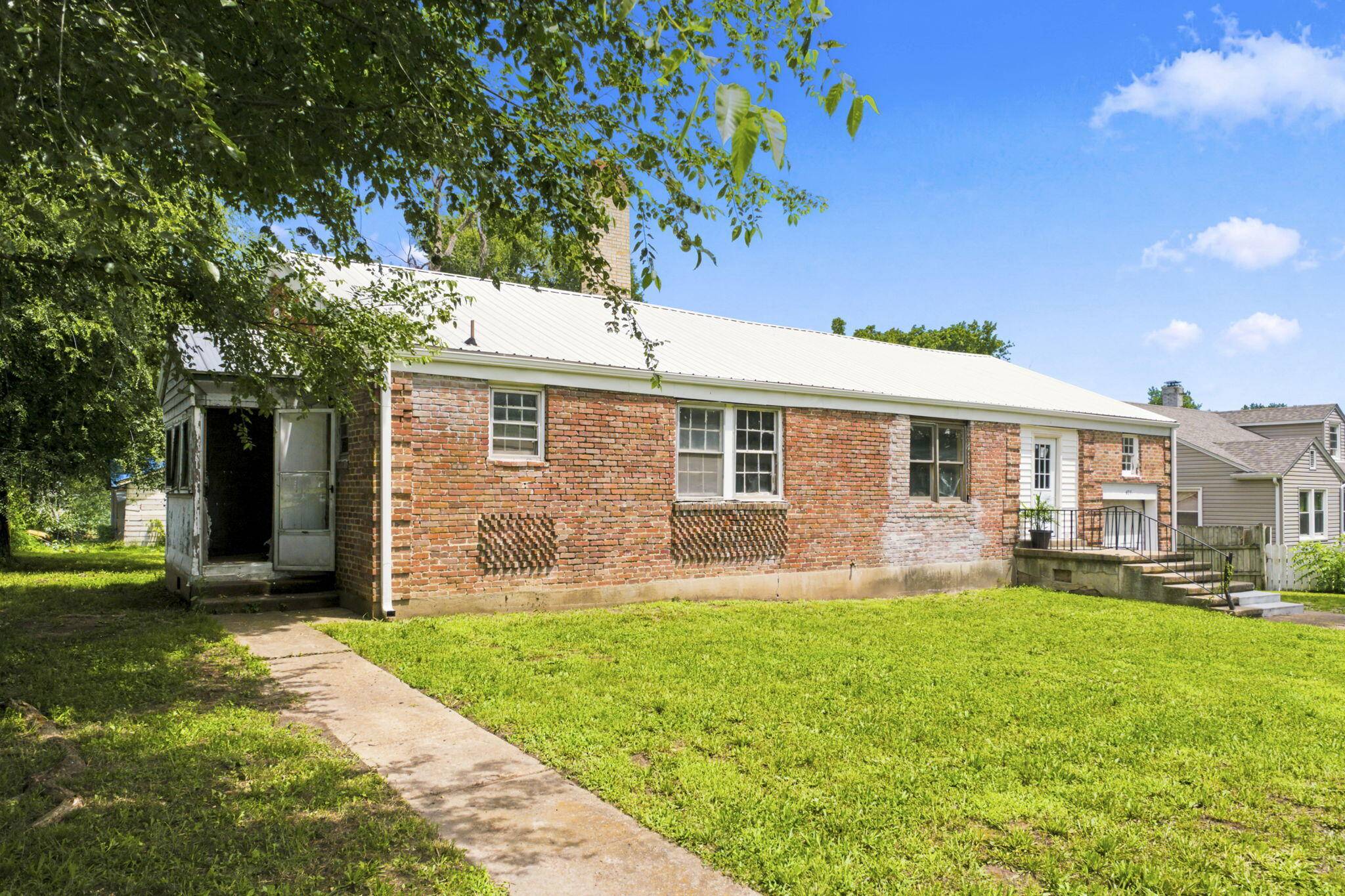 409 E Olive ST, Bolivar, MO 65613