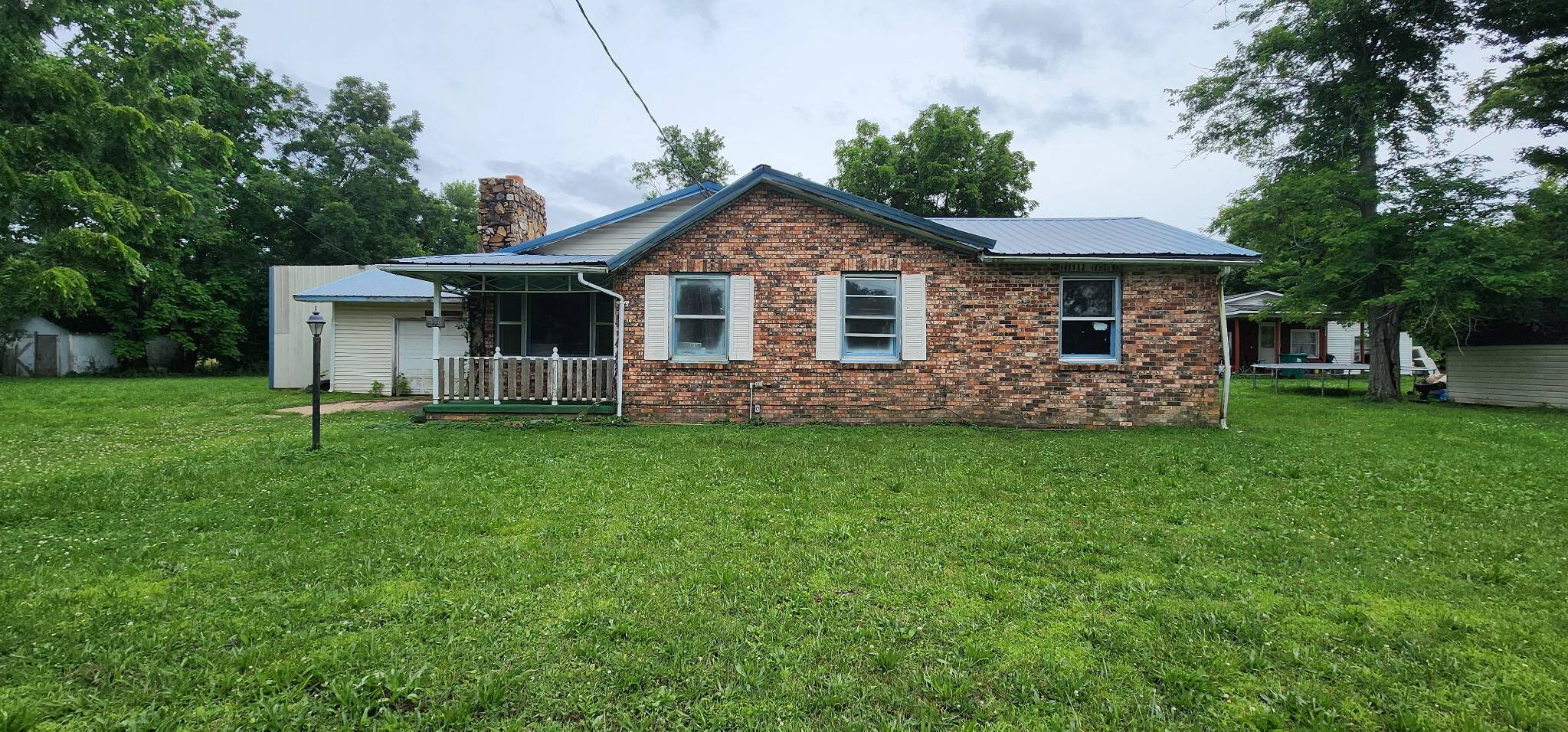 516 Sunshine ST, Mountain Grove, MO 65711