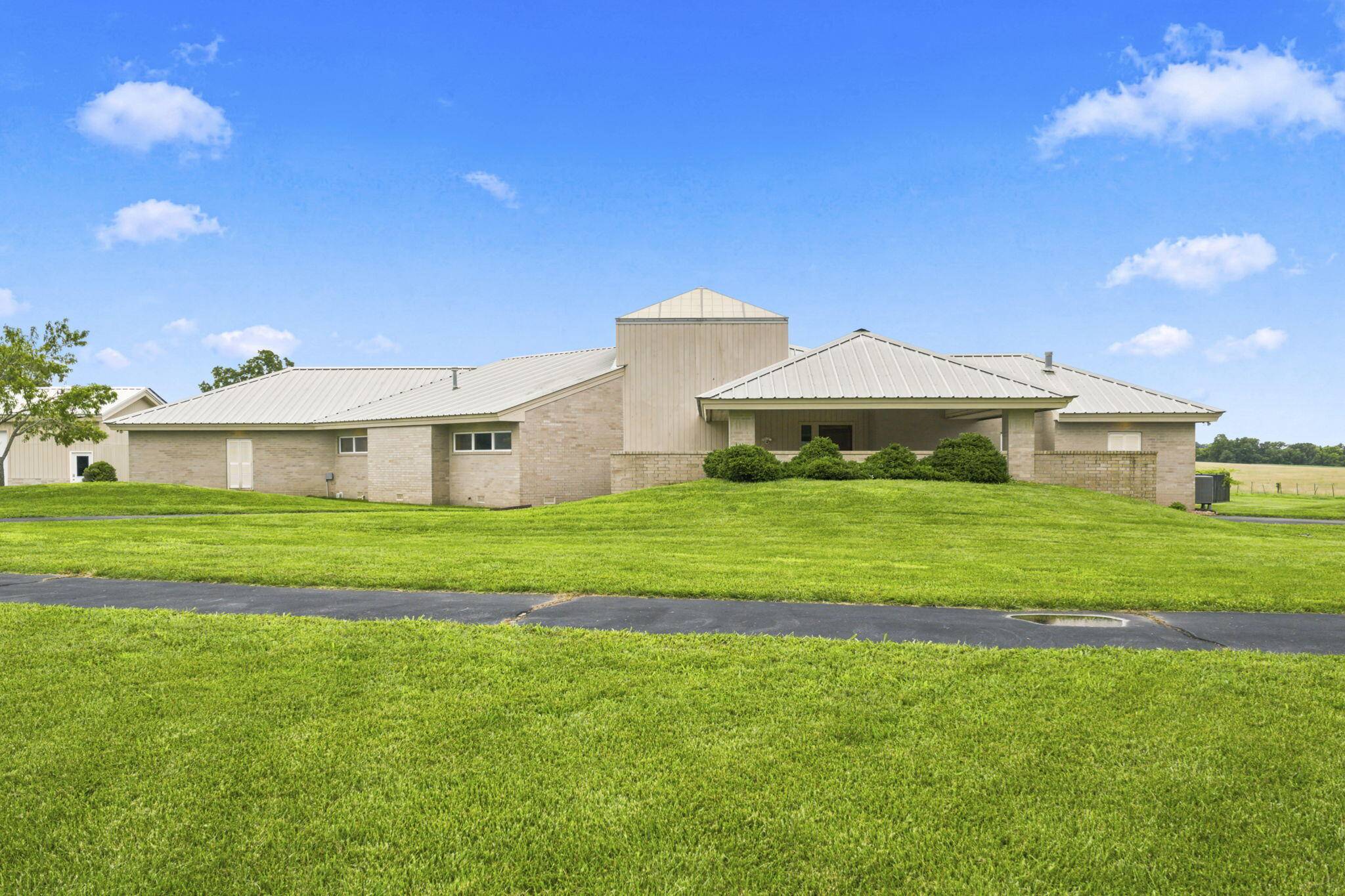 7490 E Farm Road 156, Rogersville, MO 65742