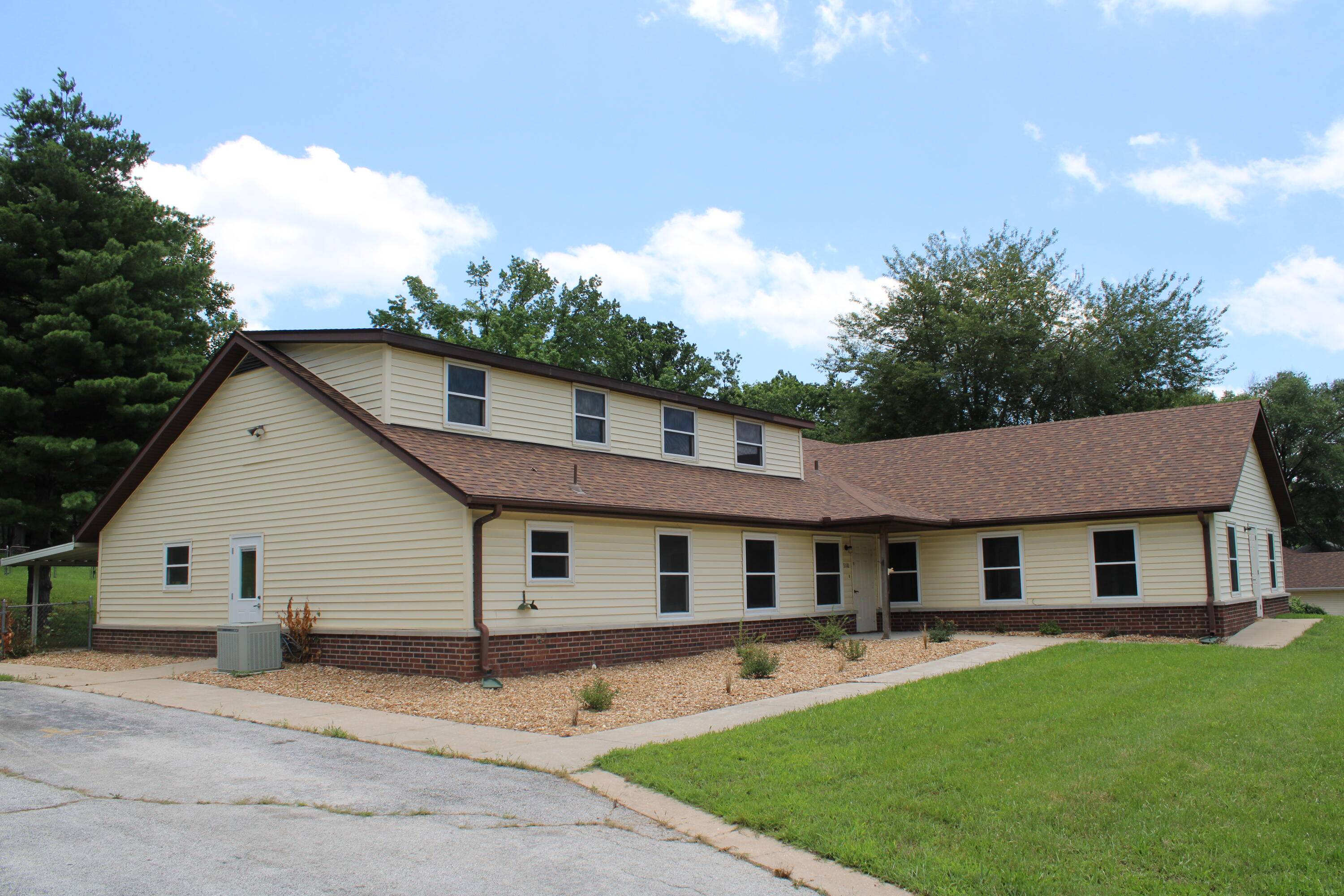 3110 S Lakeside AVE, Springfield, MO 65804