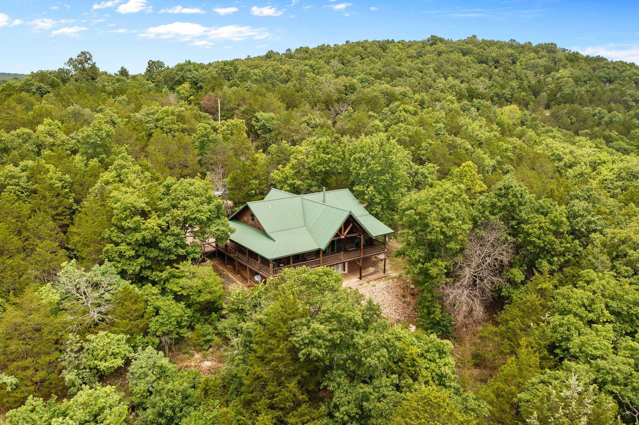 582 Rubin LN, Isabella, MO 65676