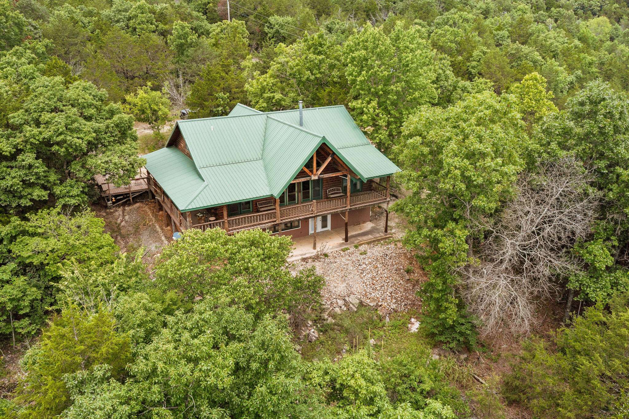 582 Rubin LN, Isabella, MO 65676