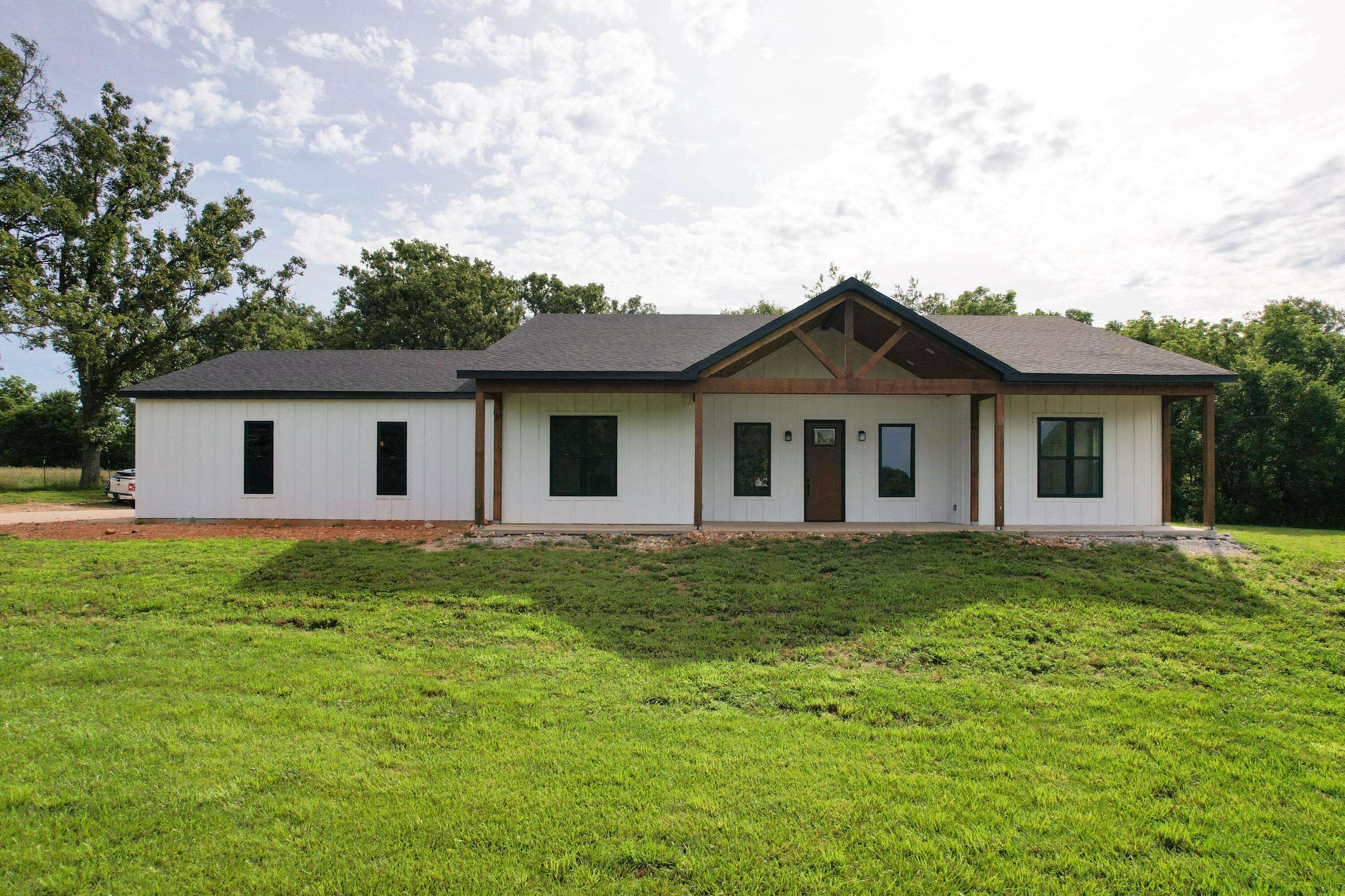 21696 Lawrence 1230, Aurora, MO 65605