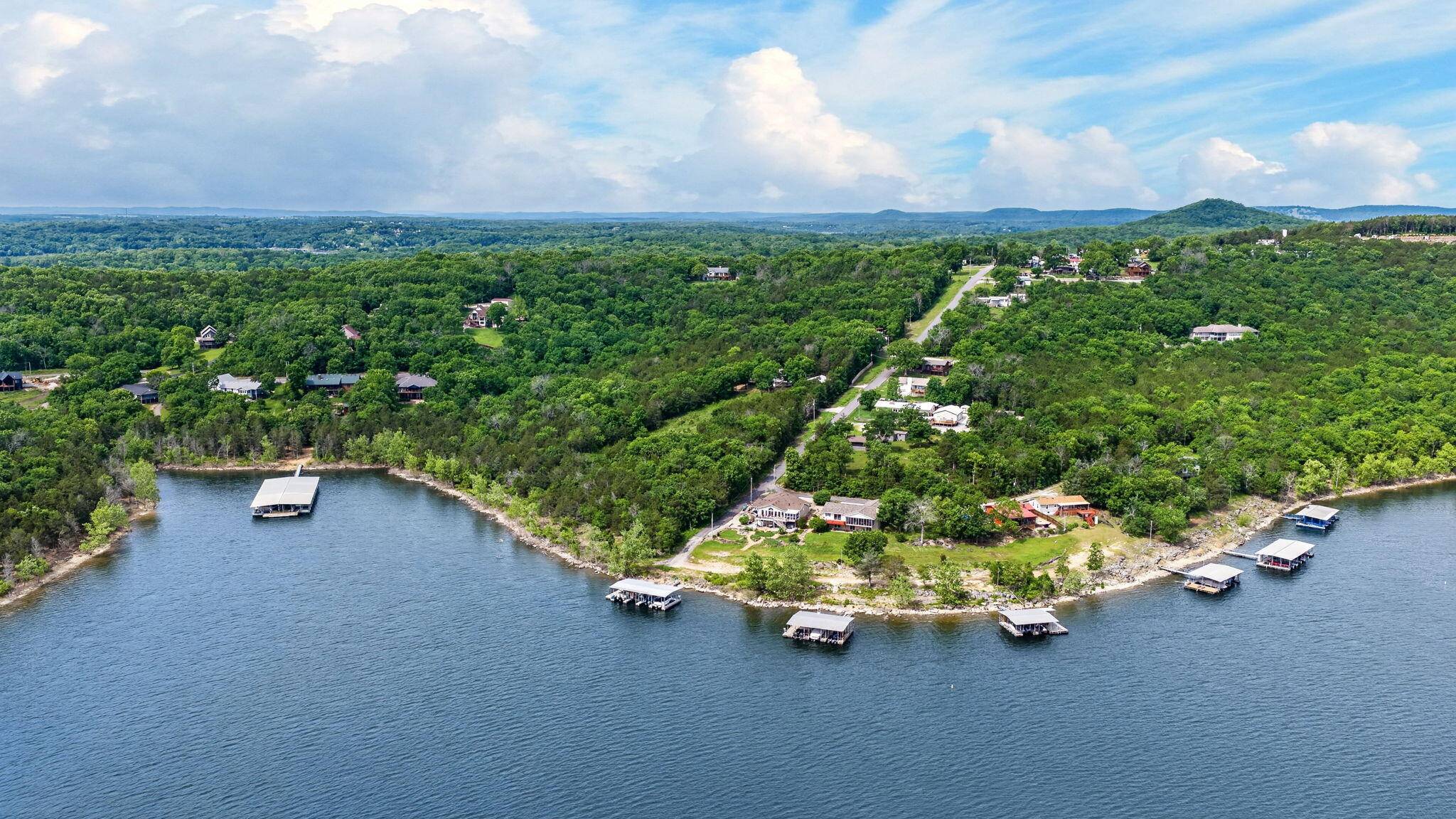 226 Ledgestone RD, Shell Knob, MO 65747