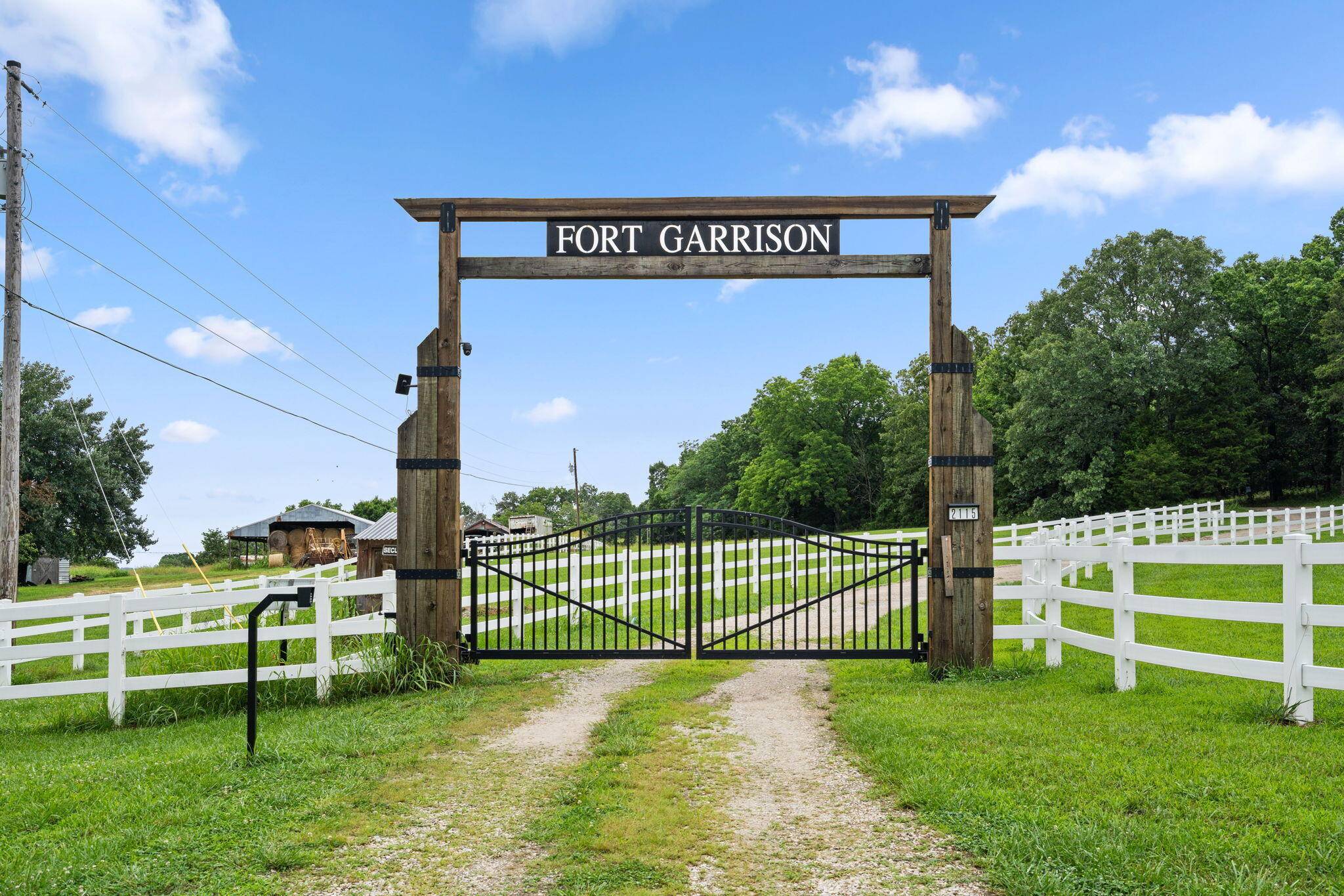 2115 Garrison Cutoff RD, Taneyville, MO 65759